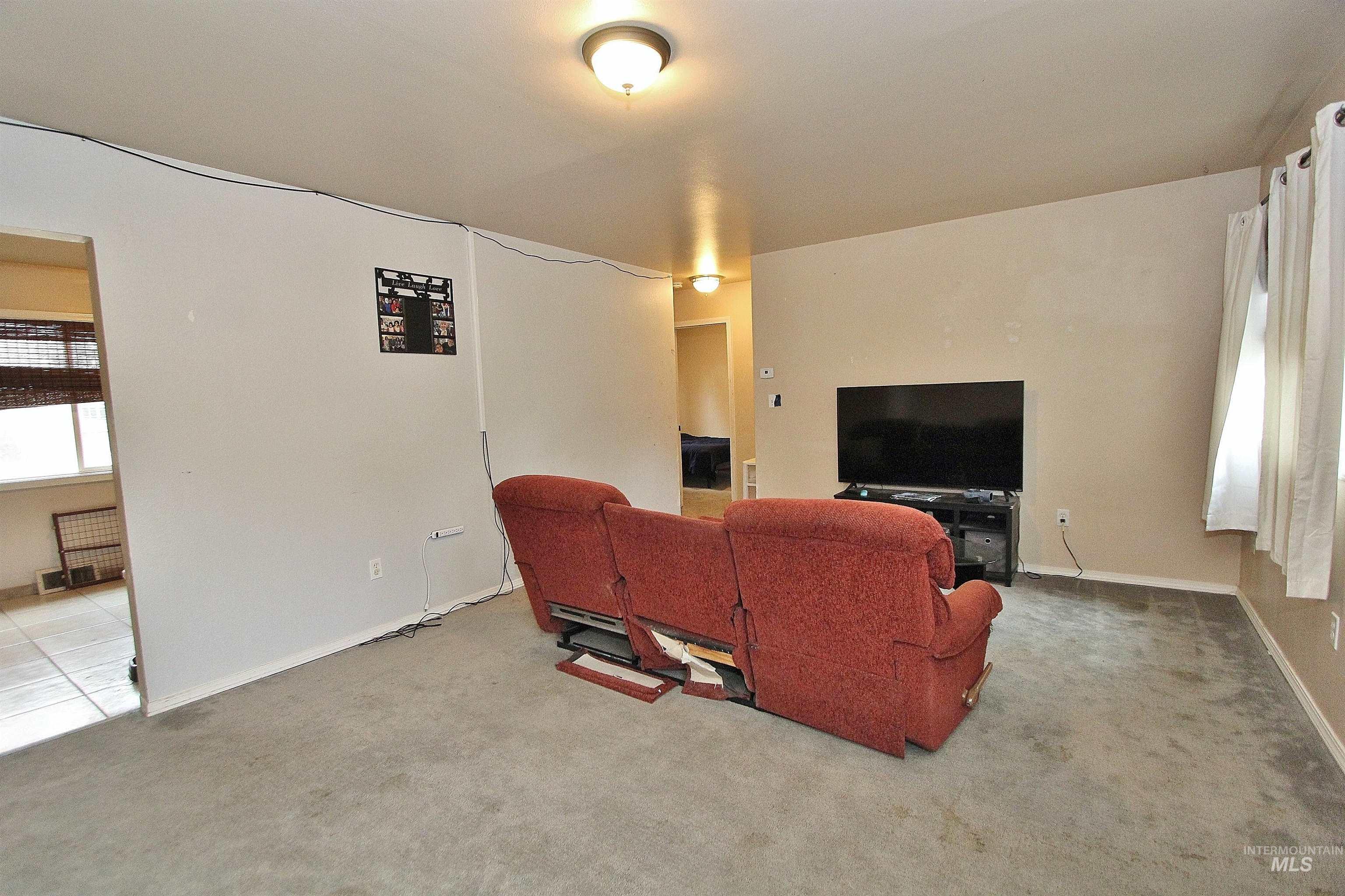 314 Baker Drive, Mountain Home, Idaho 83647, 2 Bedrooms, 1 Bathroom, Residential For Sale, Price $258,900,MLS 98964831