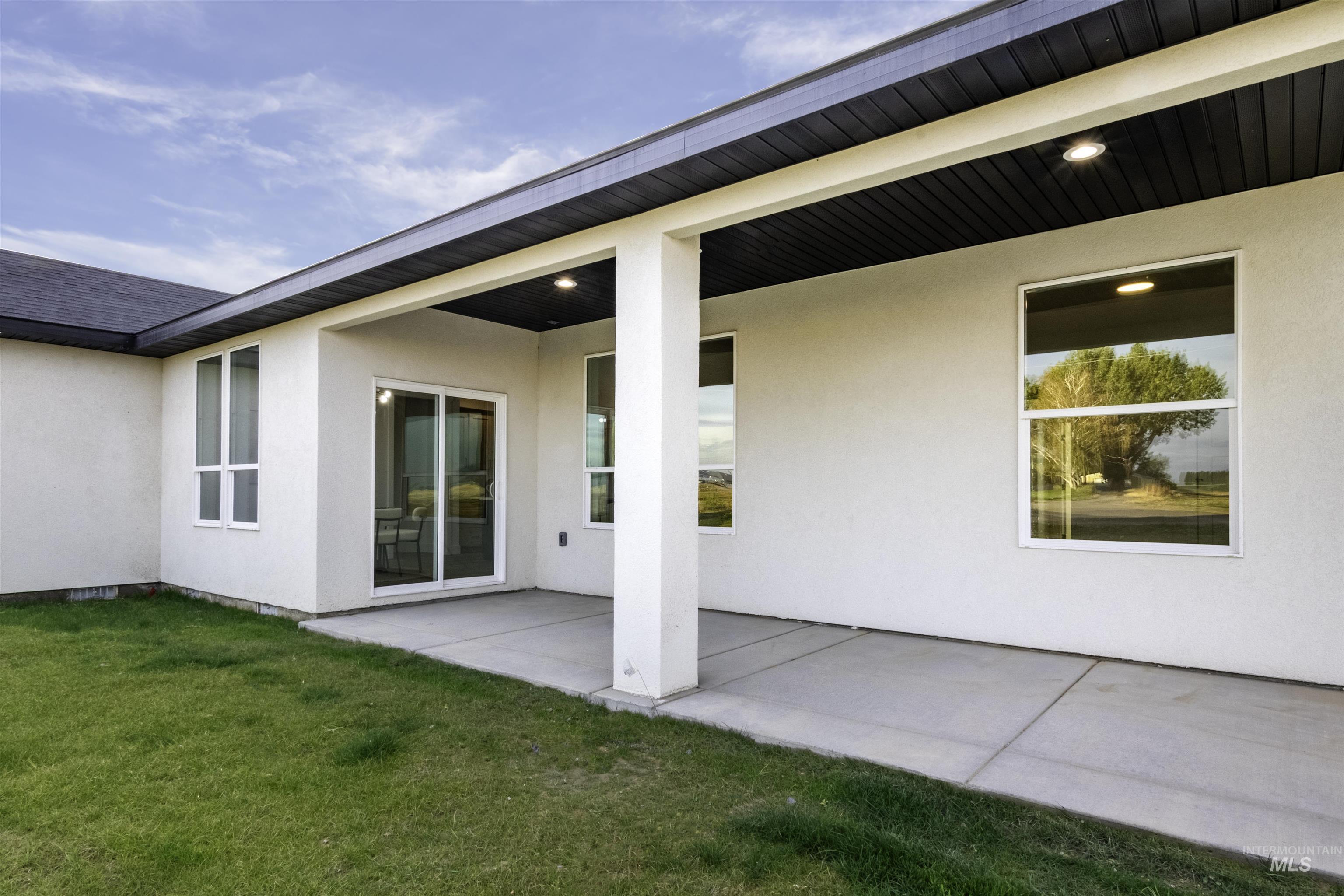 2409 Jackson St N, Jerome, Idaho 83338, 3 Bedrooms, 2 Bathrooms, Residential For Sale, Price $429,000,MLS 98964832