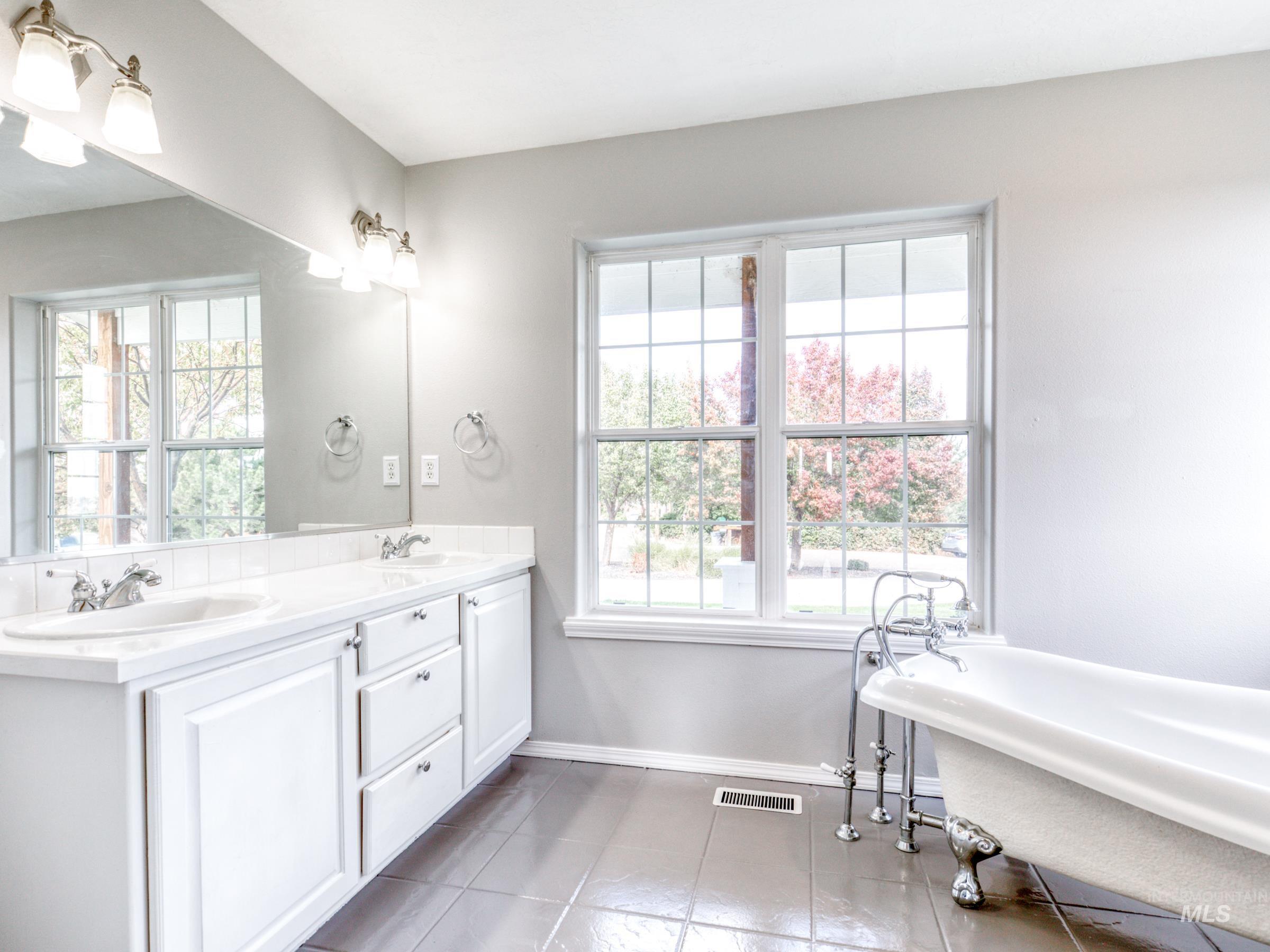 16277 Sand Hollow Rd, Caldwell, Idaho 83607, 6 Bedrooms, 3.5 Bathrooms, Residential For Sale, Price $849,000,MLS 98964843