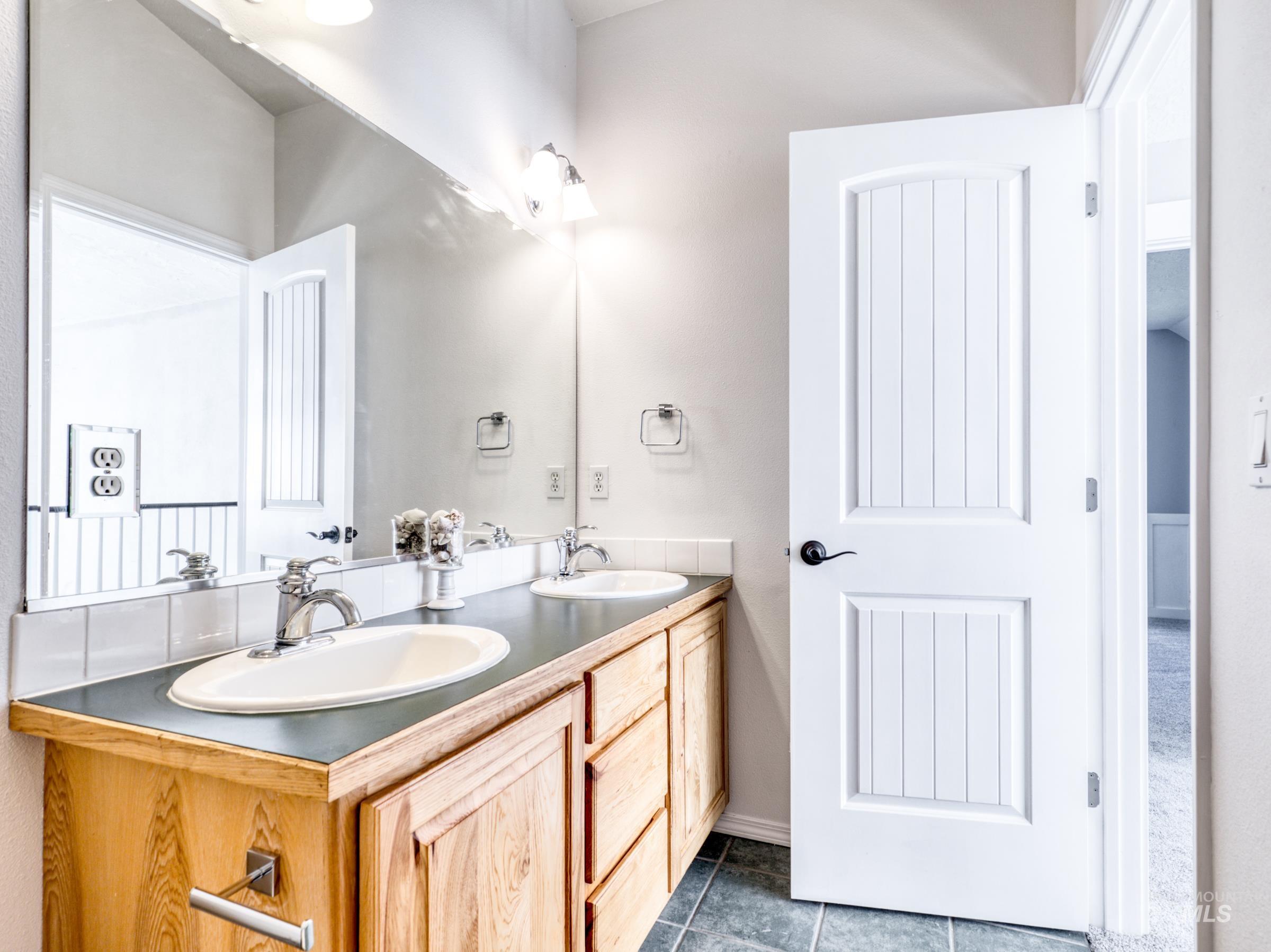 16277 Sand Hollow Rd, Caldwell, Idaho 83607, 6 Bedrooms, 3.5 Bathrooms, Residential For Sale, Price $849,000,MLS 98964843