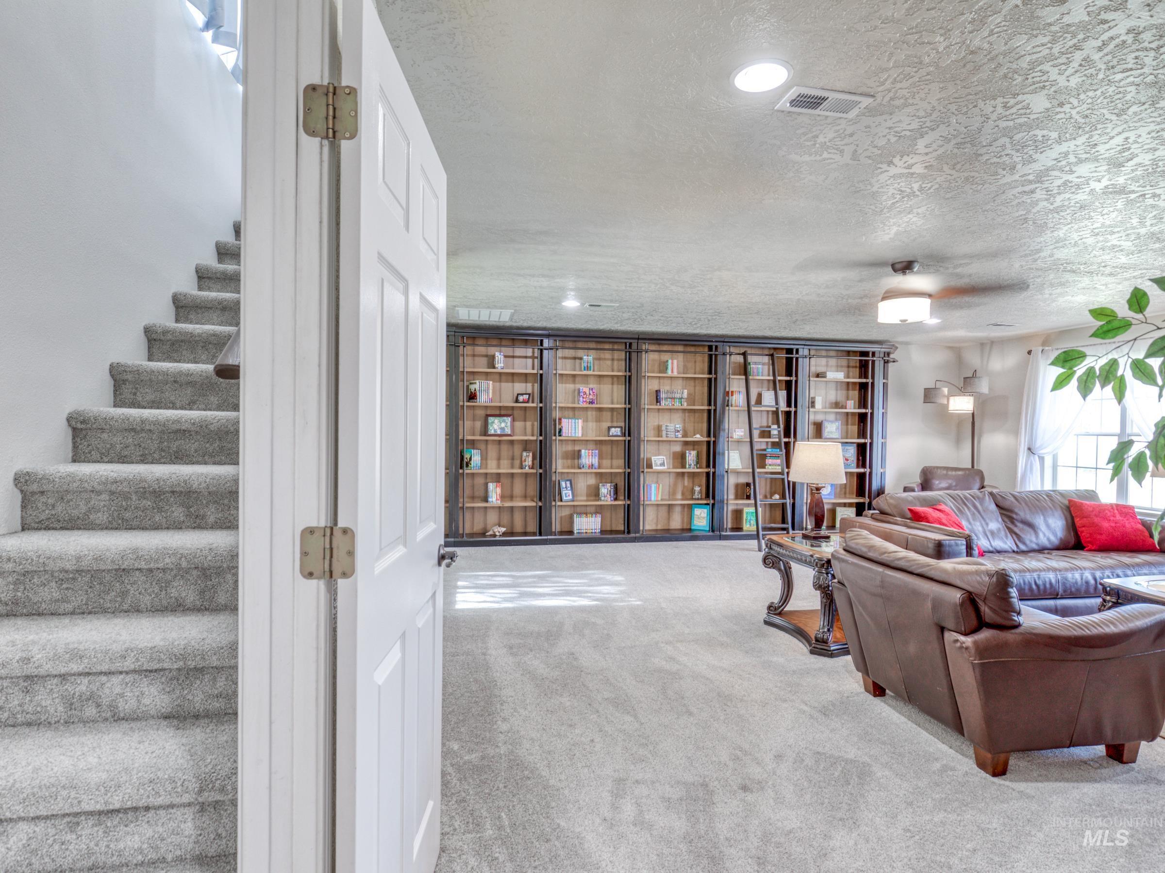 16277 Sand Hollow Rd, Caldwell, Idaho 83607, 6 Bedrooms, 3.5 Bathrooms, Residential For Sale, Price $849,000,MLS 98964843