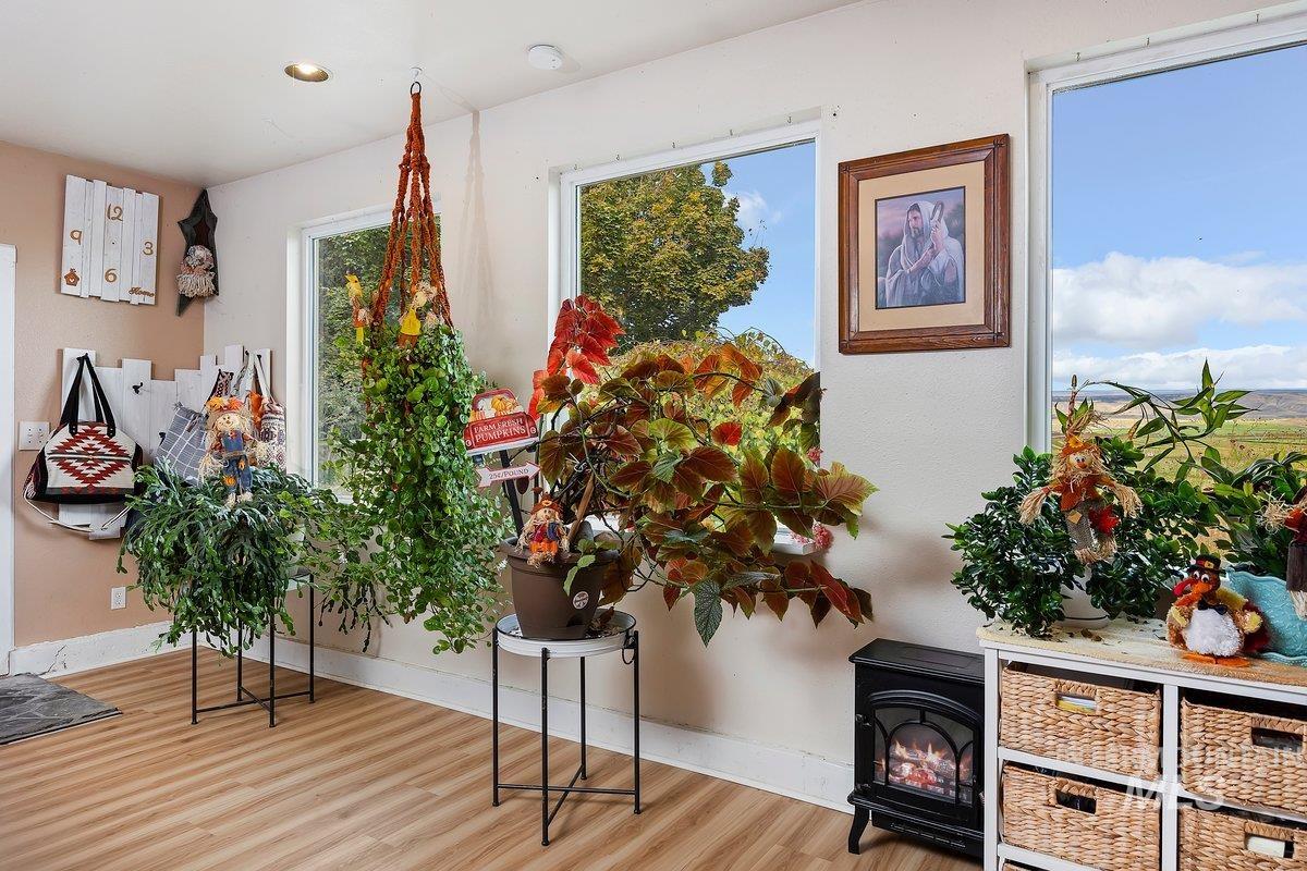 598 N Gray, King Hill, Idaho 83633, 3 Bedrooms, 1.5 Bathrooms, Residential For Sale, Price $380,000,MLS 98964858