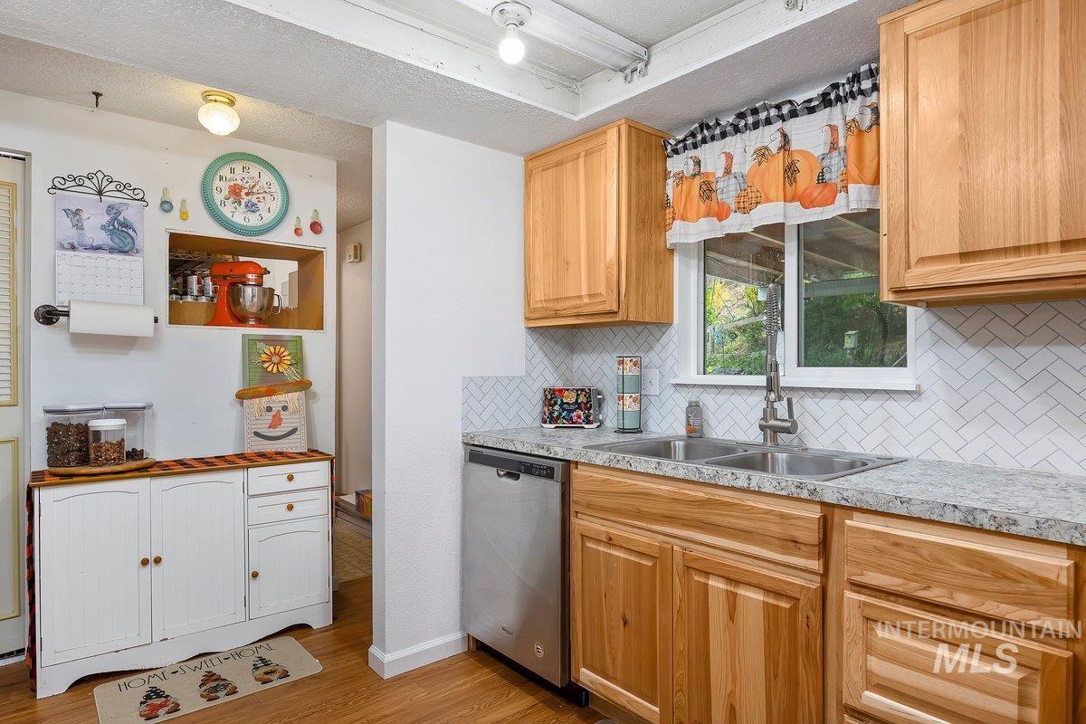 598 N Gray, King Hill, Idaho 83633, 3 Bedrooms, 1.5 Bathrooms, Residential For Sale, Price $380,000,MLS 98964858