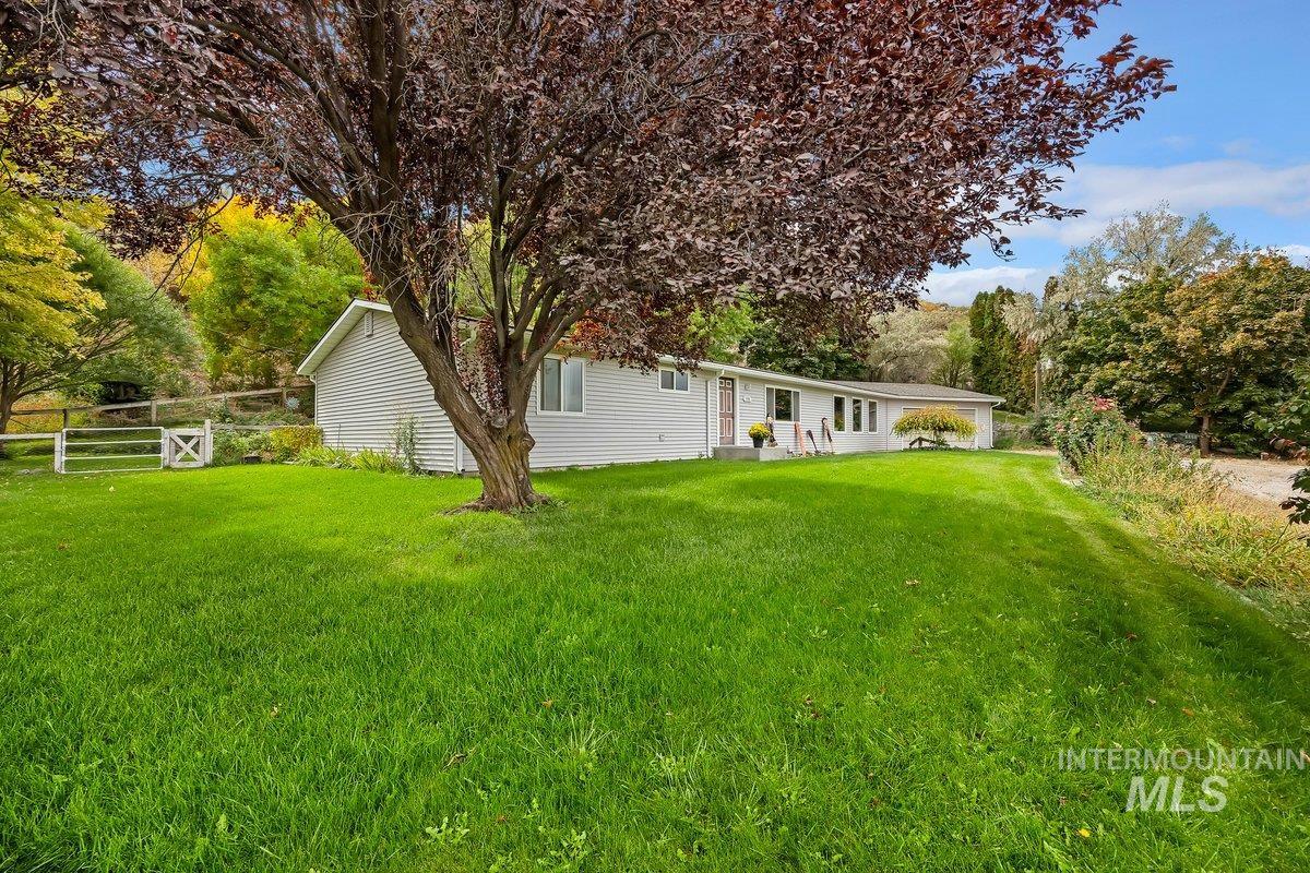 598 N Gray, King Hill, Idaho 83633, 3 Bedrooms, 1.5 Bathrooms, Residential For Sale, Price $380,000,MLS 98964858