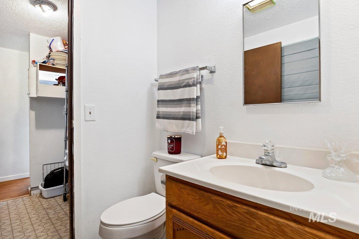 598 N Gray, King Hill, Idaho 83633, 3 Bedrooms, 1.5 Bathrooms, Residential For Sale, Price $380,000,MLS 98964858