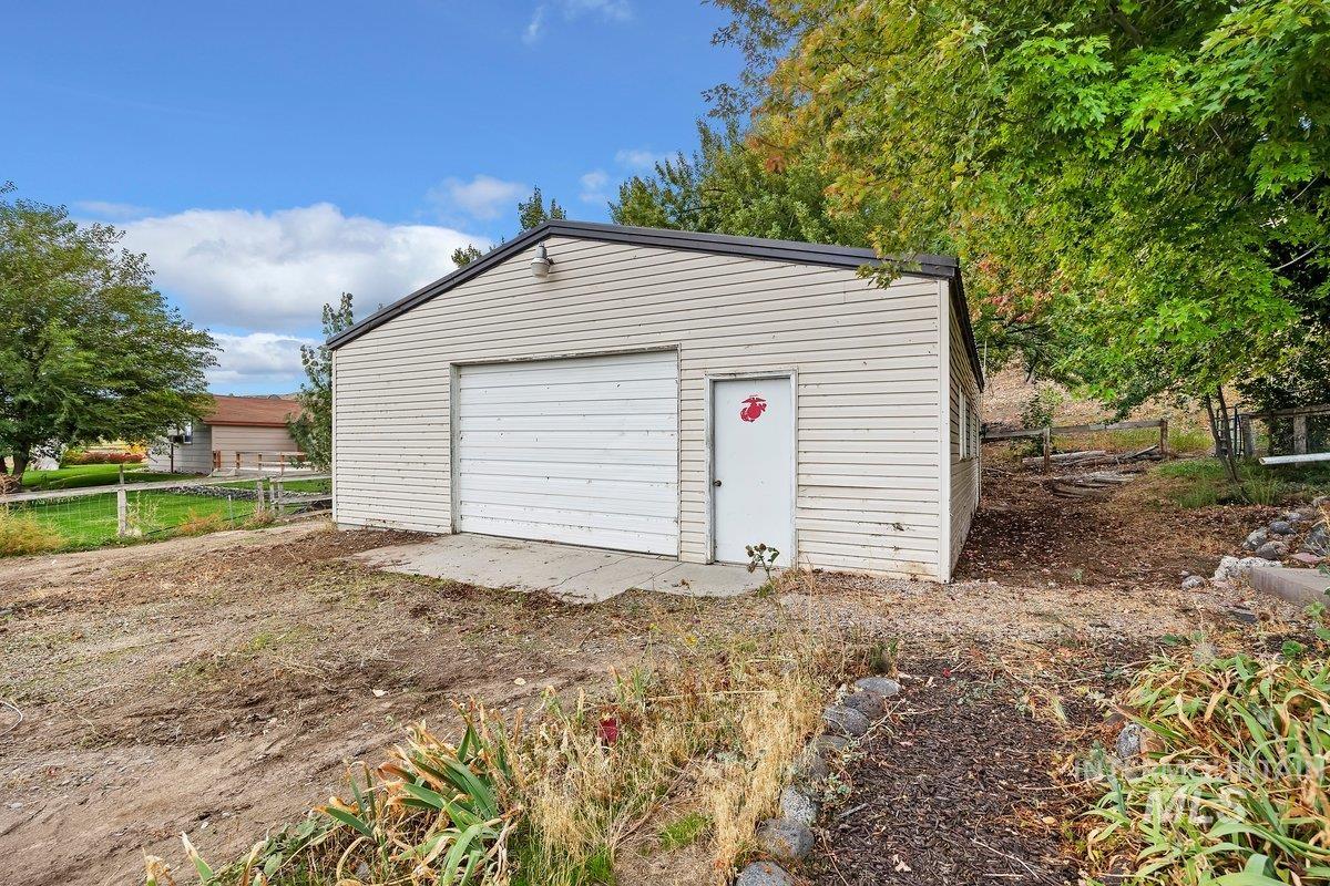 598 N Gray, King Hill, Idaho 83633, 3 Bedrooms, 1.5 Bathrooms, Residential For Sale, Price $380,000,MLS 98964858