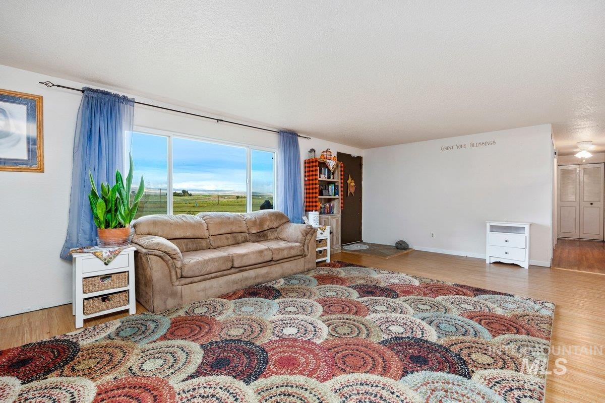 598 N Gray, King Hill, Idaho 83633, 3 Bedrooms, 1.5 Bathrooms, Residential For Sale, Price $380,000,MLS 98964858