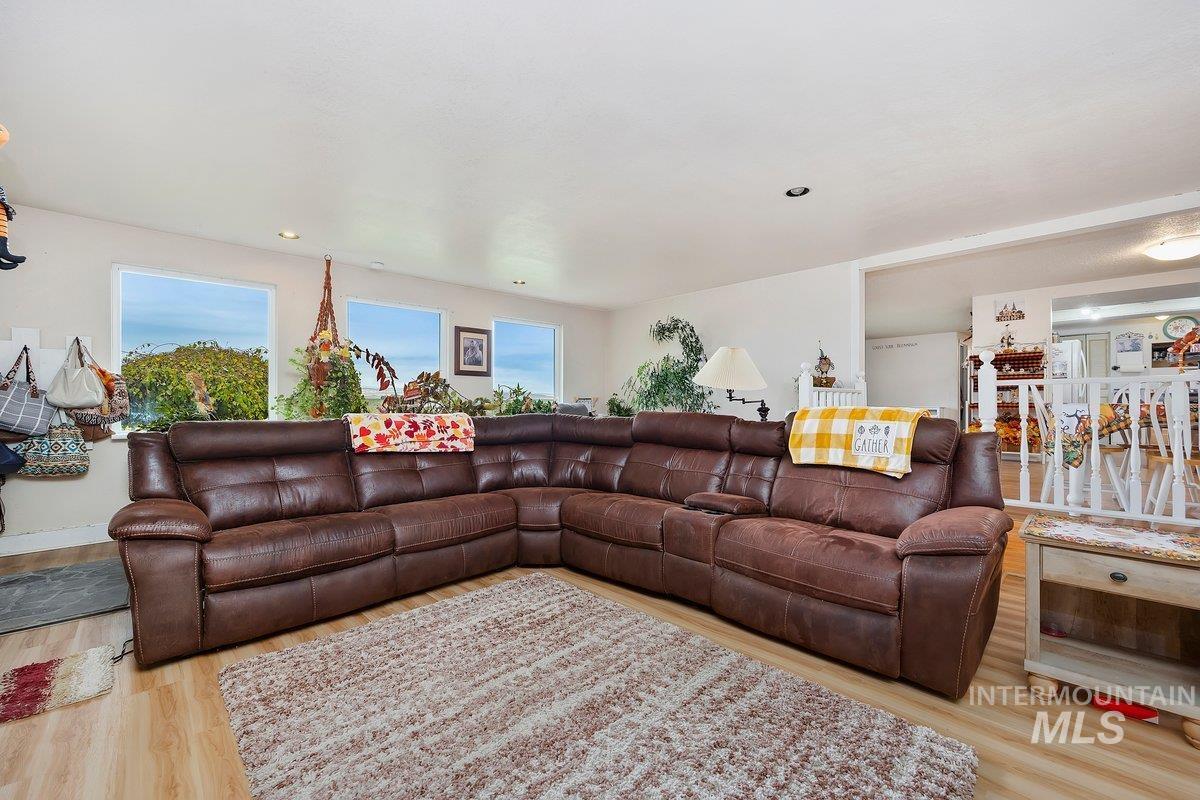 598 N Gray, King Hill, Idaho 83633, 3 Bedrooms, 1.5 Bathrooms, Residential For Sale, Price $380,000,MLS 98964858