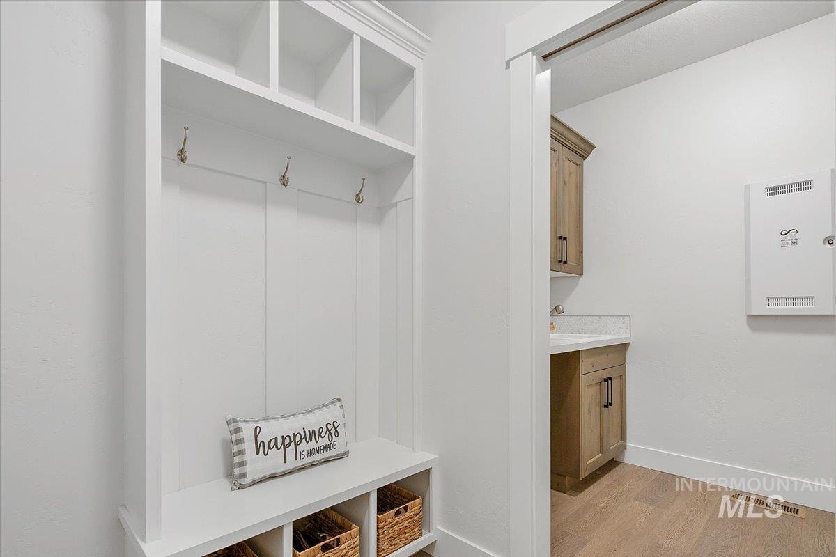 1685 Shoal Point Ave, Middleton, Idaho 83644, 4 Bedrooms, 2.5 Bathrooms, Residential For Sale, Price $649,900,MLS 98964865