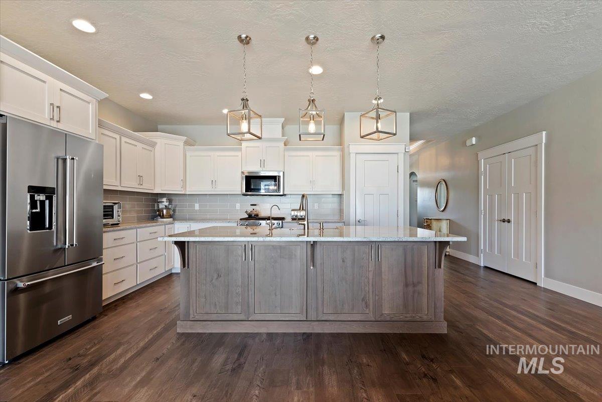 4531 S Lava Springs Loop, Nampa, Idaho 83686, 3 Bedrooms, 2 Bathrooms, Residential For Sale, Price $499,900,MLS 98964870