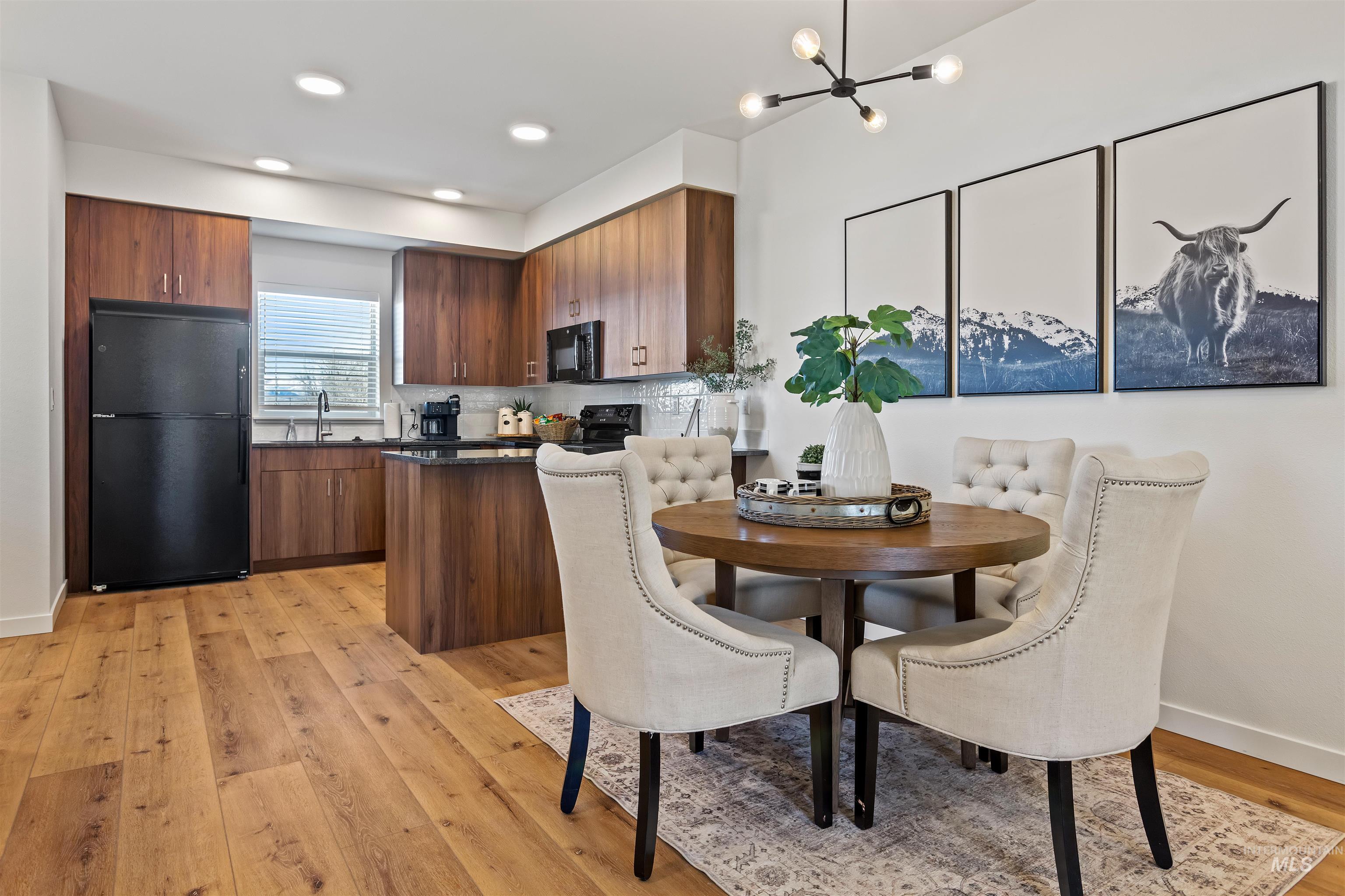 7439 W Swain Lane, Garden City, Idaho 83714, 3 Bedrooms, 3 Bathrooms, Residential For Sale, Price $439,000,MLS 98964874