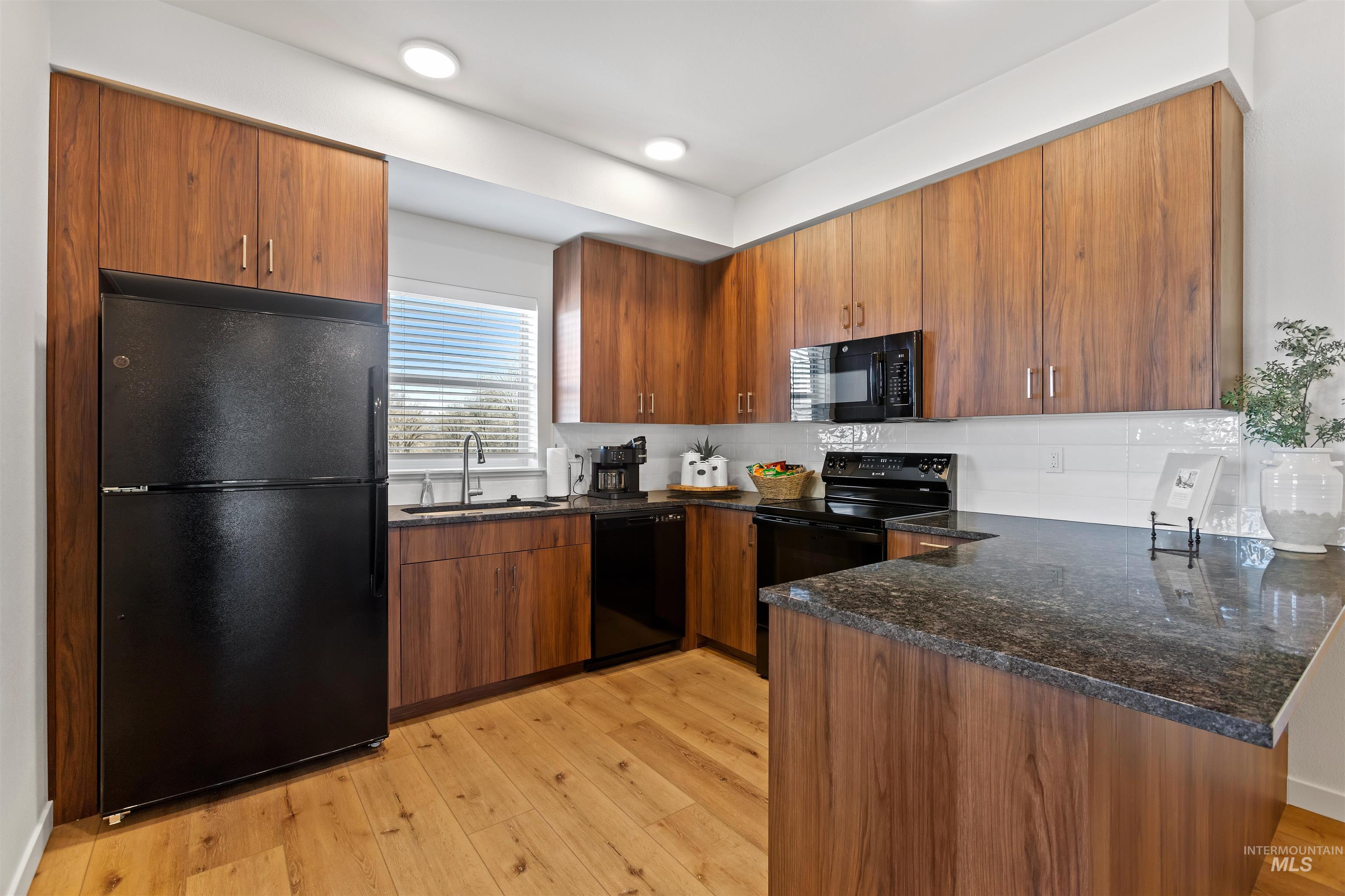 7439 W Swain Lane, Garden City, Idaho 83714, 3 Bedrooms, 3 Bathrooms, Residential For Sale, Price $439,000,MLS 98964874