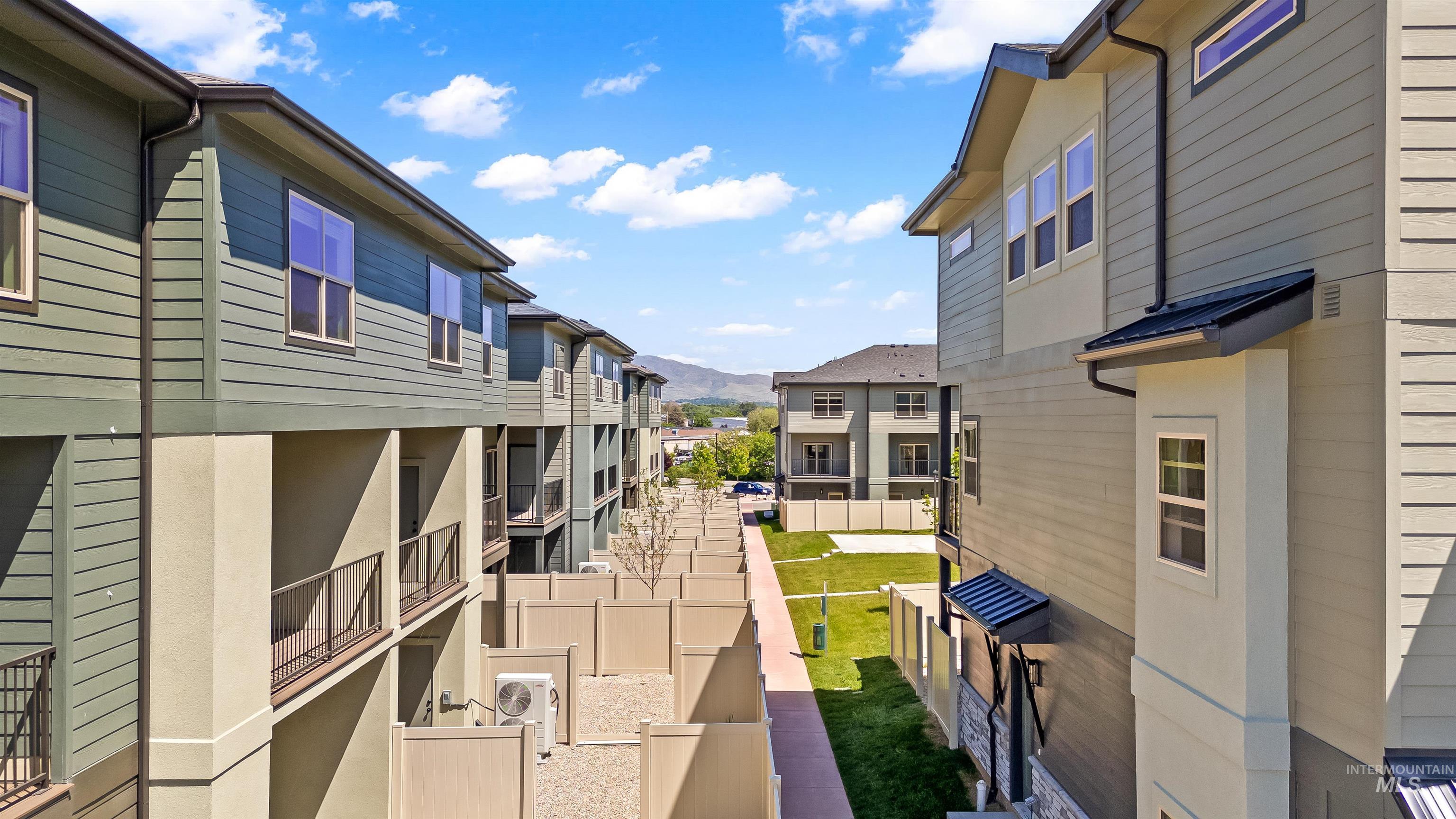 7427 W Swain Lane, Garden City, Idaho 83714, 2 Bedrooms, 2 Bathrooms, Residential For Sale, Price $399,900,MLS 98964875