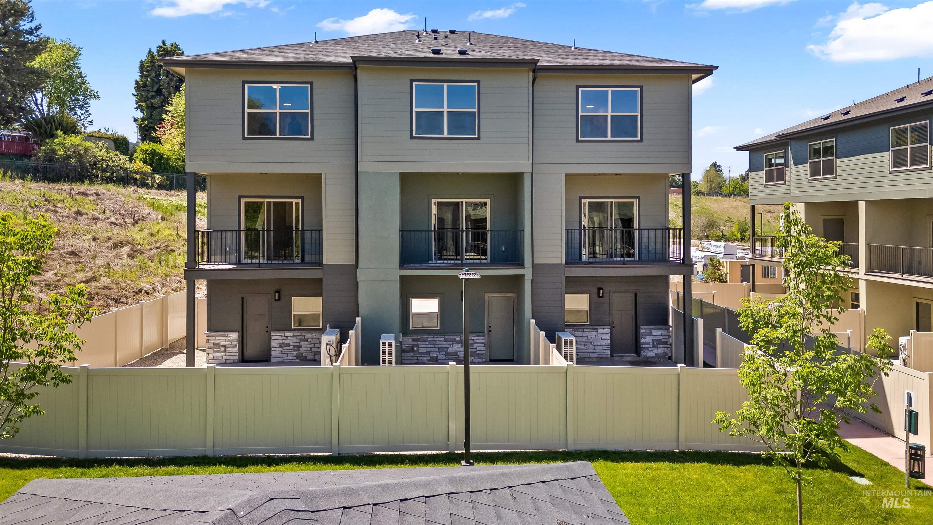 7427 W Swain Lane, Garden City, Idaho 83714, 2 Bedrooms, 2 Bathrooms, Residential For Sale, Price $399,900,MLS 98964875