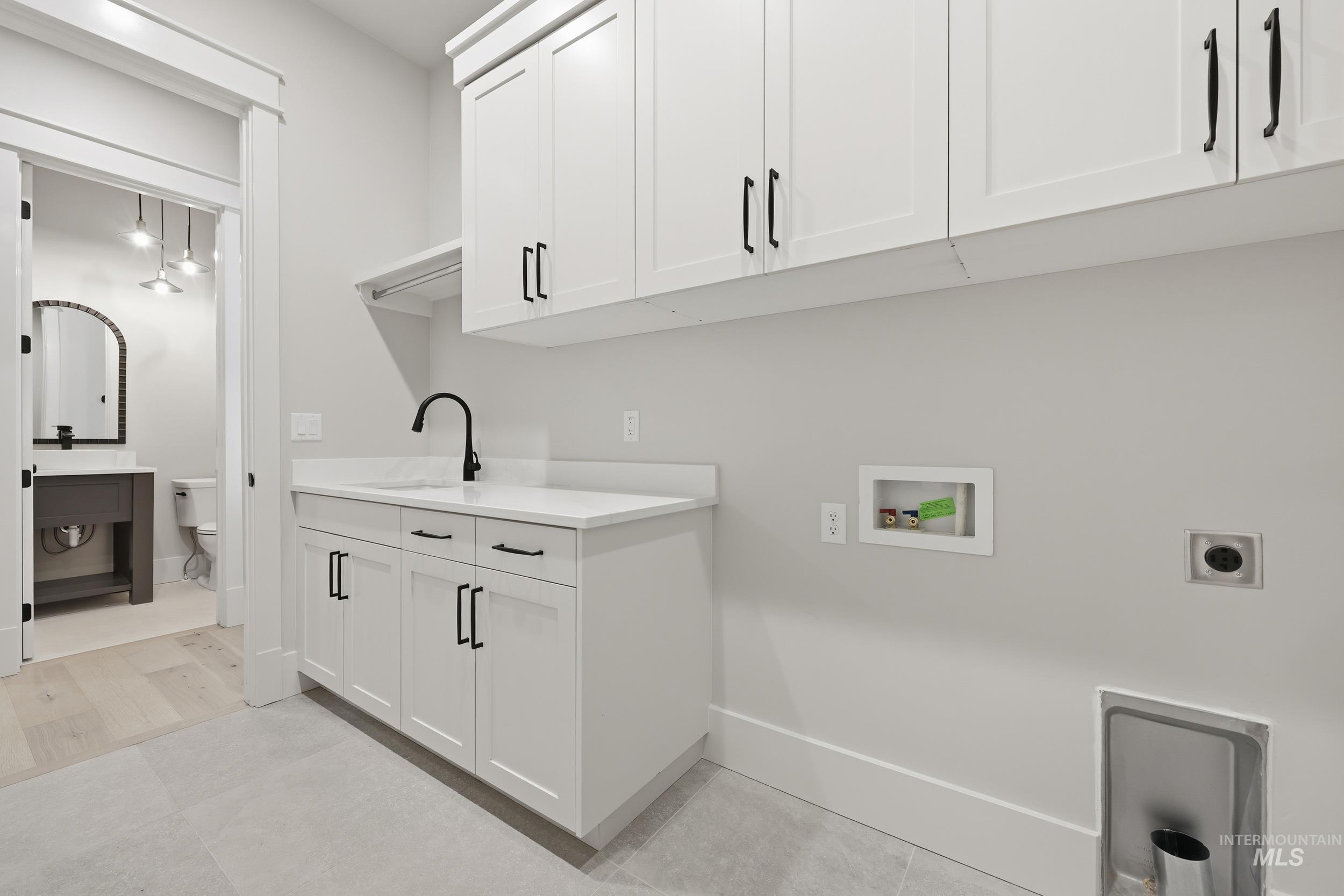 6844 S Messner Way, Meridian, Idaho 83642, 4 Bedrooms, 3.5 Bathrooms, Residential For Sale, Price $999,777,MLS 98964882