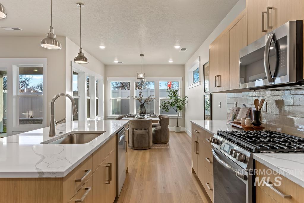 1807 E Grayson, Meridian, Idaho 83642, 3 Bedrooms, 2 Bathrooms, Residential For Sale, Price $514,900, 98964890