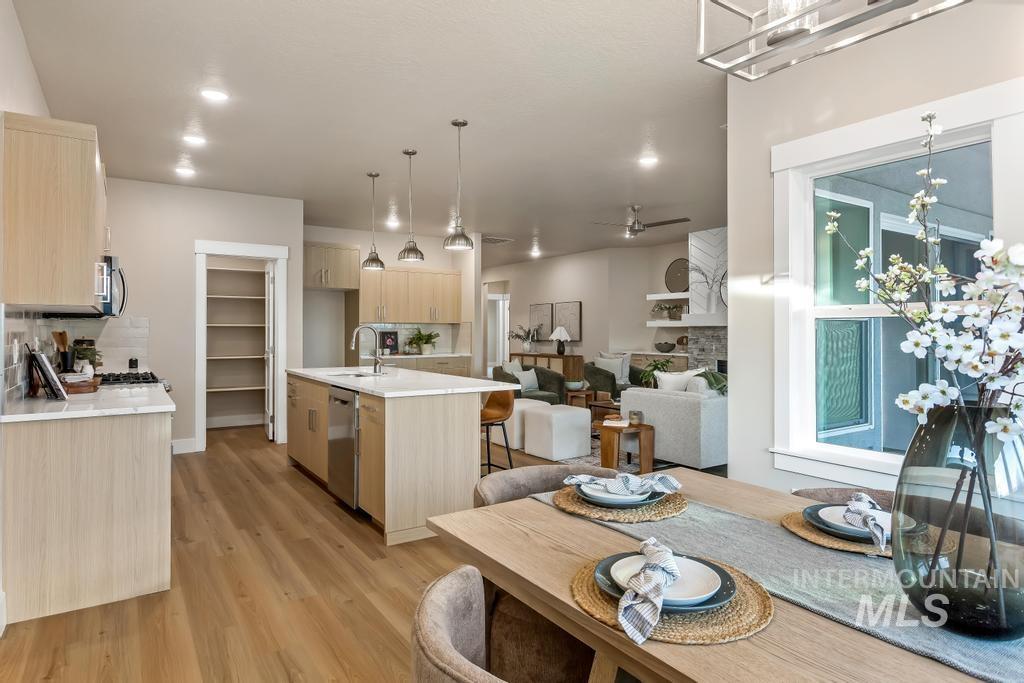 1807 E Grayson, Meridian, Idaho 83642, 3 Bedrooms, 2 Bathrooms, Residential For Sale, Price $514,900, 98964890