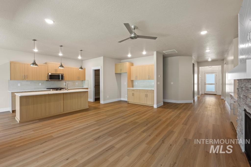 1807 E Grayson, Meridian, Idaho 83642, 3 Bedrooms, 2 Bathrooms, Residential For Sale, Price $509,900,MLS 98964890