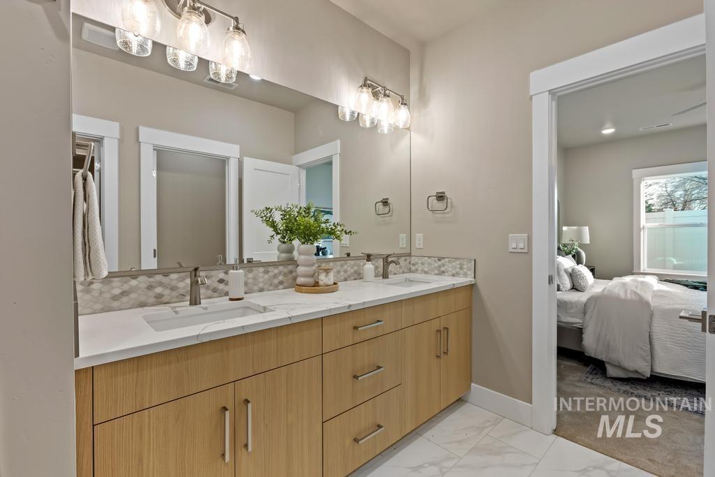 1807 E Grayson, Meridian, Idaho 83642, 3 Bedrooms, 2 Bathrooms, Residential For Sale, Price $514,900, 98964890