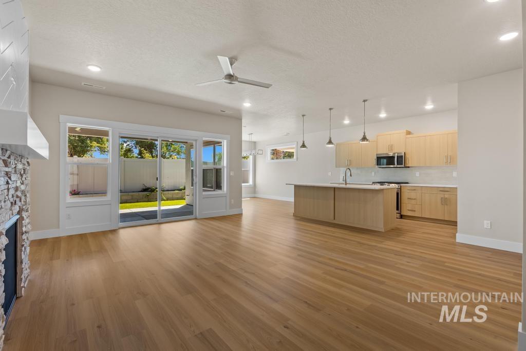 1807 E Grayson, Meridian, Idaho 83642, 3 Bedrooms, 2 Bathrooms, Residential For Sale, Price $509,900,MLS 98964890