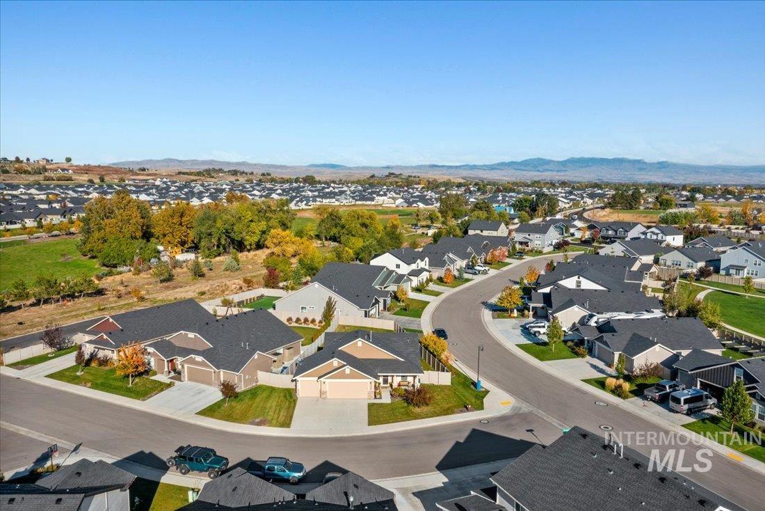 3174 N Greengate Way, Star, Idaho 83669, 3 Bedrooms, 2 Bathrooms, Residential For Sale, Price $444,900,MLS 98964908