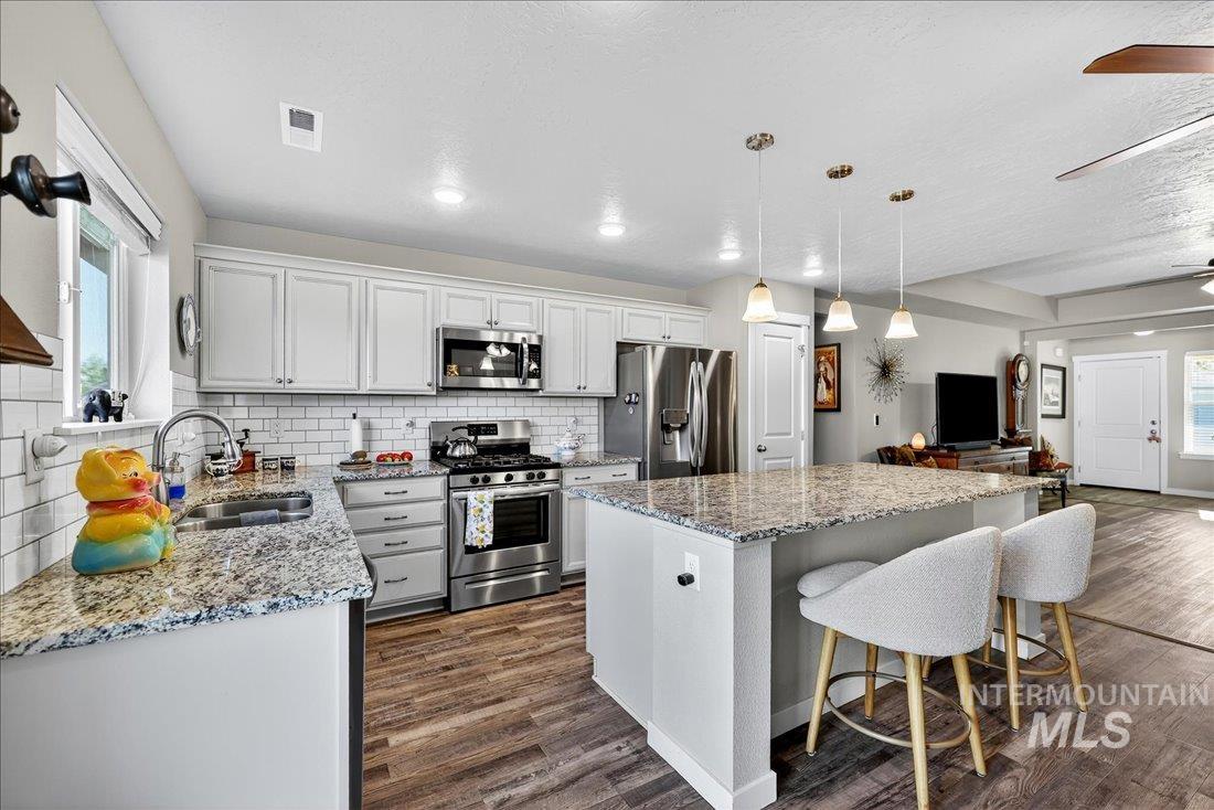 3174 N Greengate Way, Star, Idaho 83669, 3 Bedrooms, 2 Bathrooms, Residential For Sale, Price $444,900,MLS 98964908