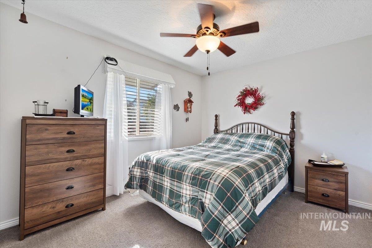 1031 W Gold Street, Kuna, Idaho 83634, 3 Bedrooms, 2 Bathrooms, Residential For Sale, Price $384,000,MLS 98964970