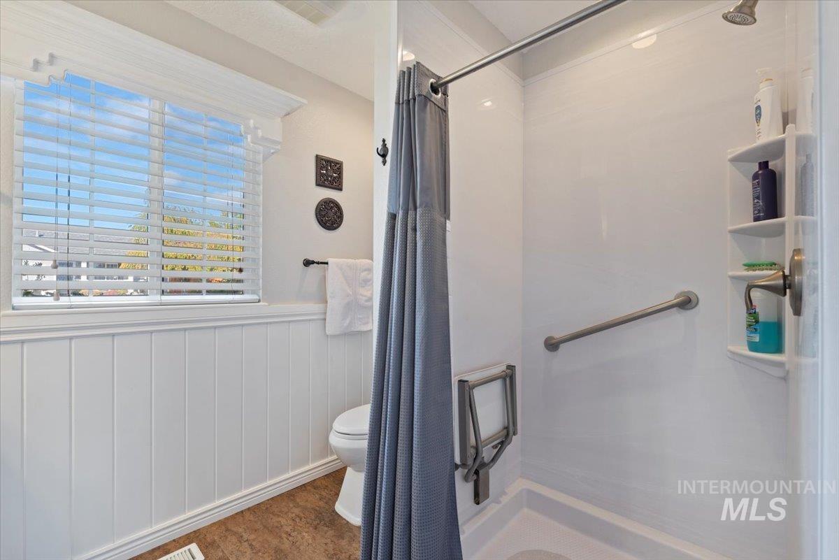 1031 W Gold Street, Kuna, Idaho 83634, 3 Bedrooms, 2 Bathrooms, Residential For Sale, Price $384,000,MLS 98964970