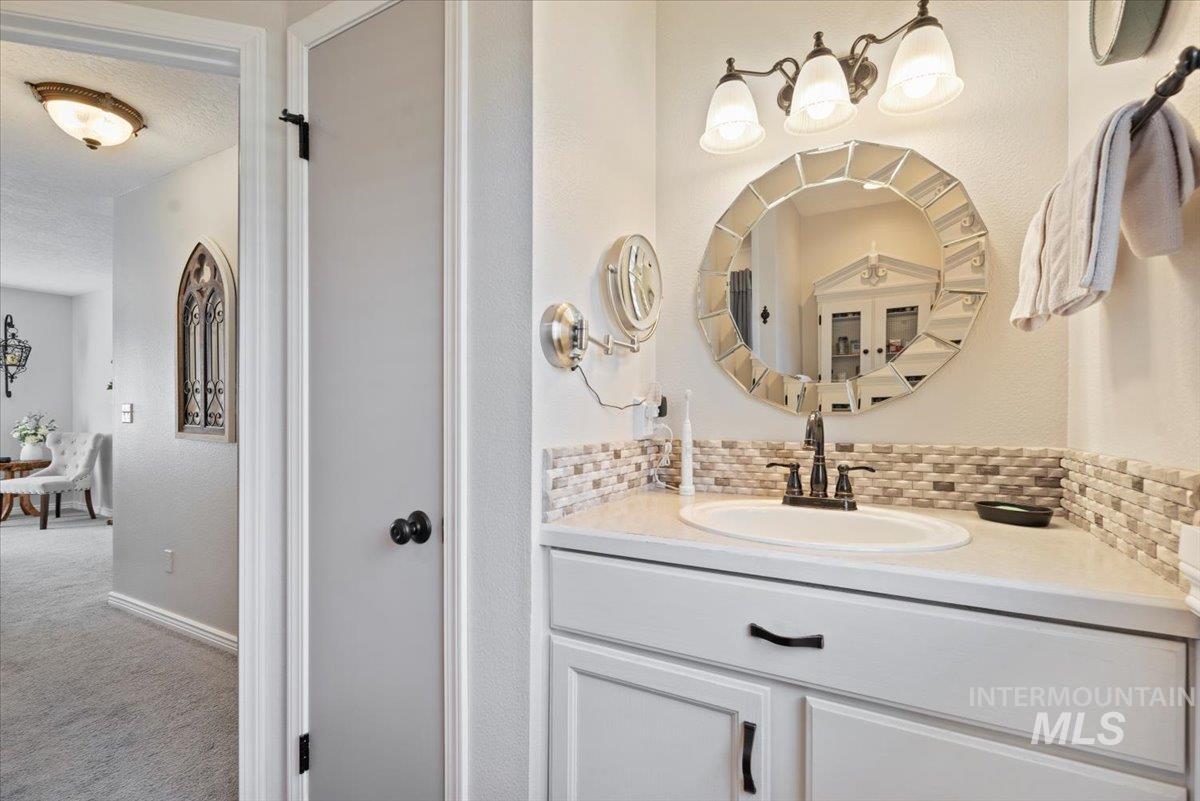 1031 W Gold Street, Kuna, Idaho 83634, 3 Bedrooms, 2 Bathrooms, Residential For Sale, Price $384,000,MLS 98964970