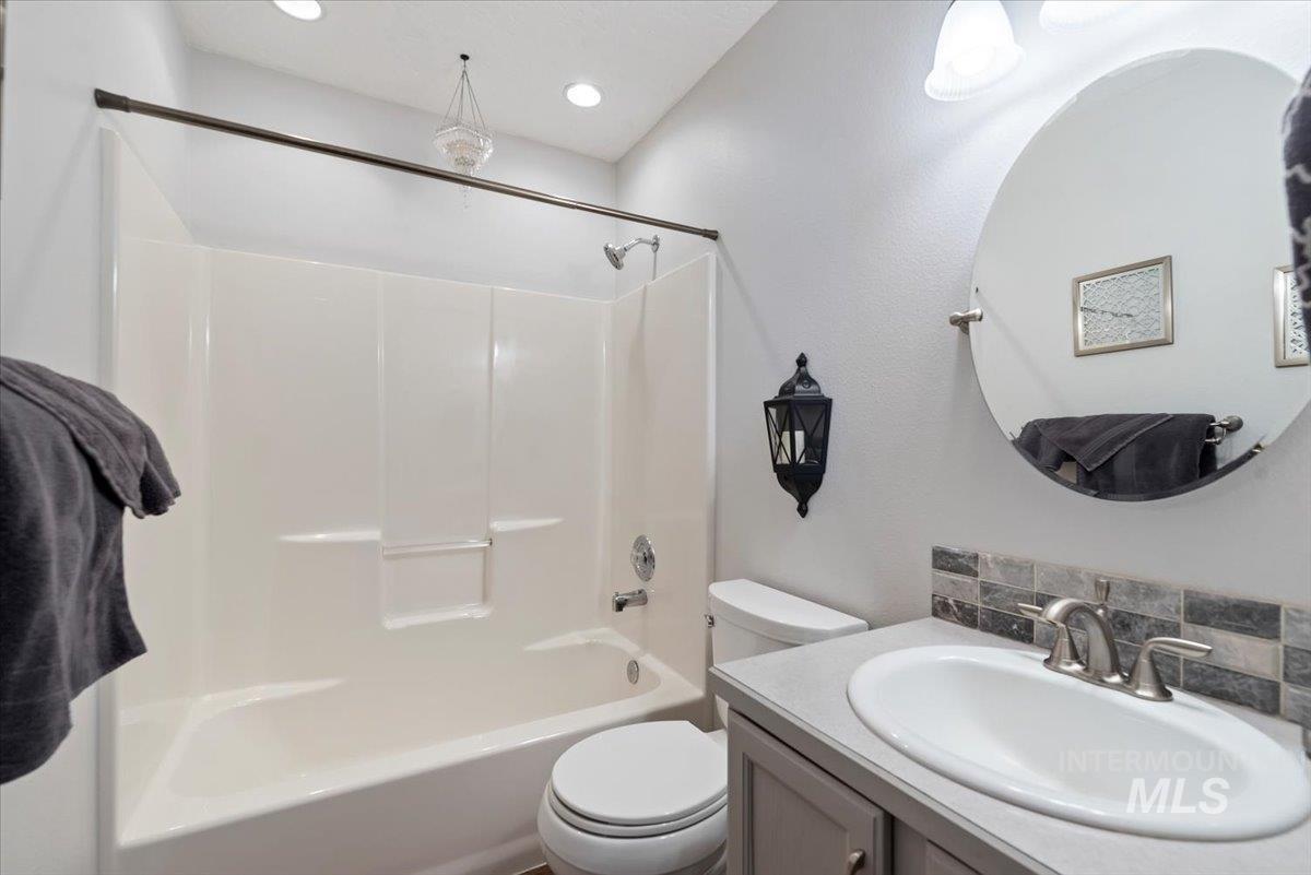 1031 W Gold Street, Kuna, Idaho 83634, 3 Bedrooms, 2 Bathrooms, Residential For Sale, Price $384,000,MLS 98964970