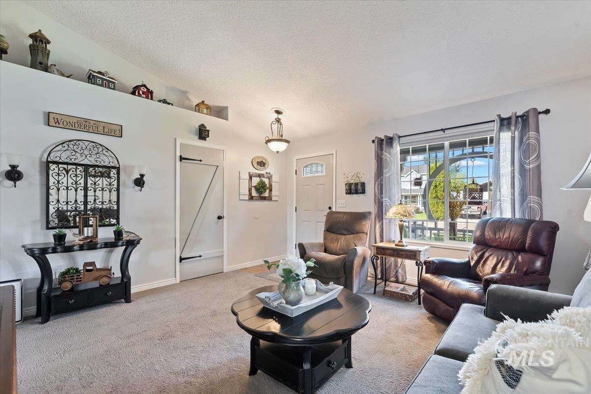 1031 W Gold Street, Kuna, Idaho 83634, 3 Bedrooms, 2 Bathrooms, Residential For Sale, Price $384,000,MLS 98964970