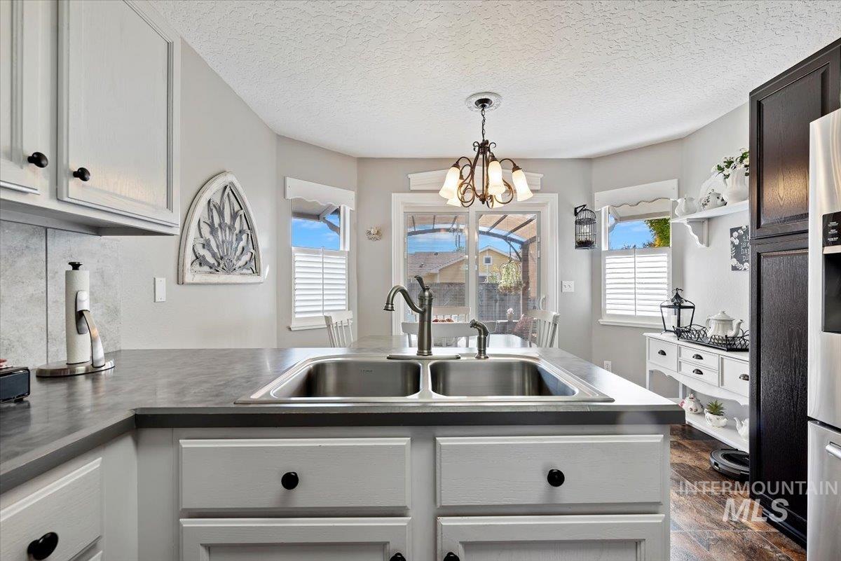 1031 W Gold Street, Kuna, Idaho 83634, 3 Bedrooms, 2 Bathrooms, Residential For Sale, Price $384,000,MLS 98964970