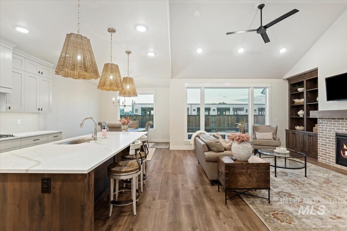 8416 W Meltwater Ln, Eagle, Idaho 83616, 3 Bedrooms, 2 Bathrooms, Residential For Sale, Price $599,990,MLS 98964971