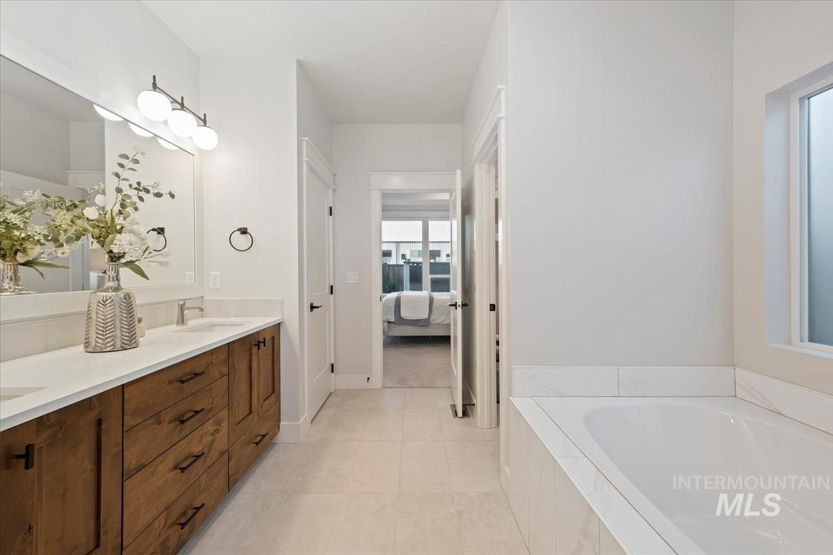 8416 W Meltwater Ln, Eagle, Idaho 83616, 3 Bedrooms, 2 Bathrooms, Residential For Sale, Price $599,990,MLS 98964971