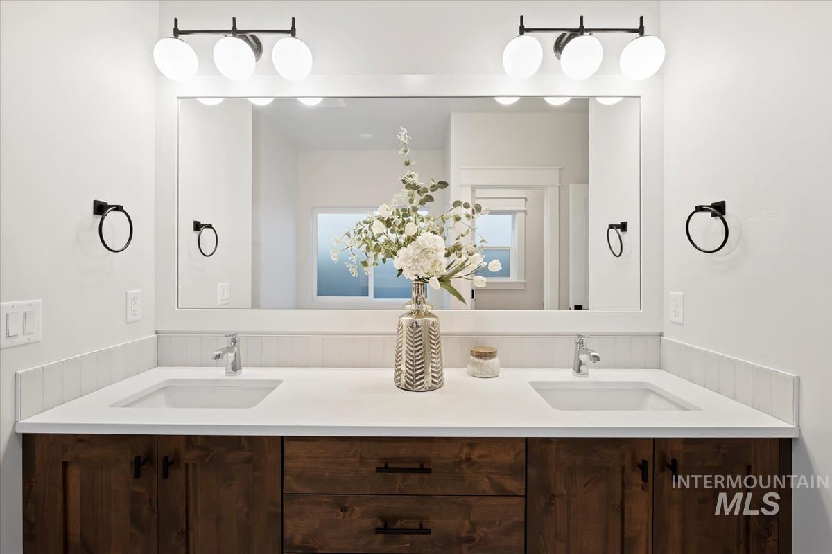 8416 W Meltwater Ln, Eagle, Idaho 83616, 3 Bedrooms, 2 Bathrooms, Residential For Sale, Price $599,990,MLS 98964971