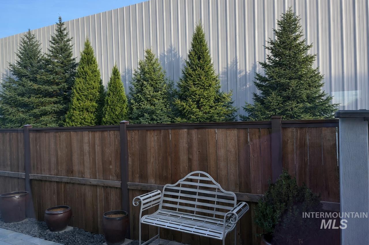 8416 W Meltwater Ln, Eagle, Idaho 83616, 3 Bedrooms, 2 Bathrooms, Residential For Sale, Price $599,990, 98964971