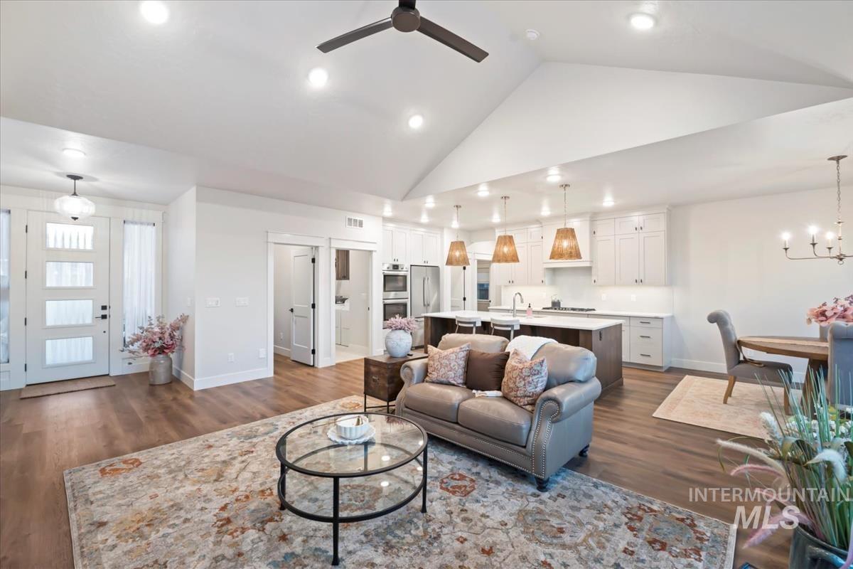 8416 W Meltwater Ln, Eagle, Idaho 83616, 3 Bedrooms, 2 Bathrooms, Residential For Sale, Price $599,990,MLS 98964971