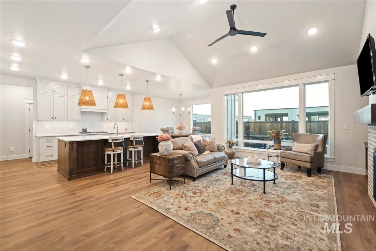 8416 W Meltwater Ln, Eagle, Idaho 83616, 3 Bedrooms, 2 Bathrooms, Residential For Sale, Price $599,990,MLS 98964971