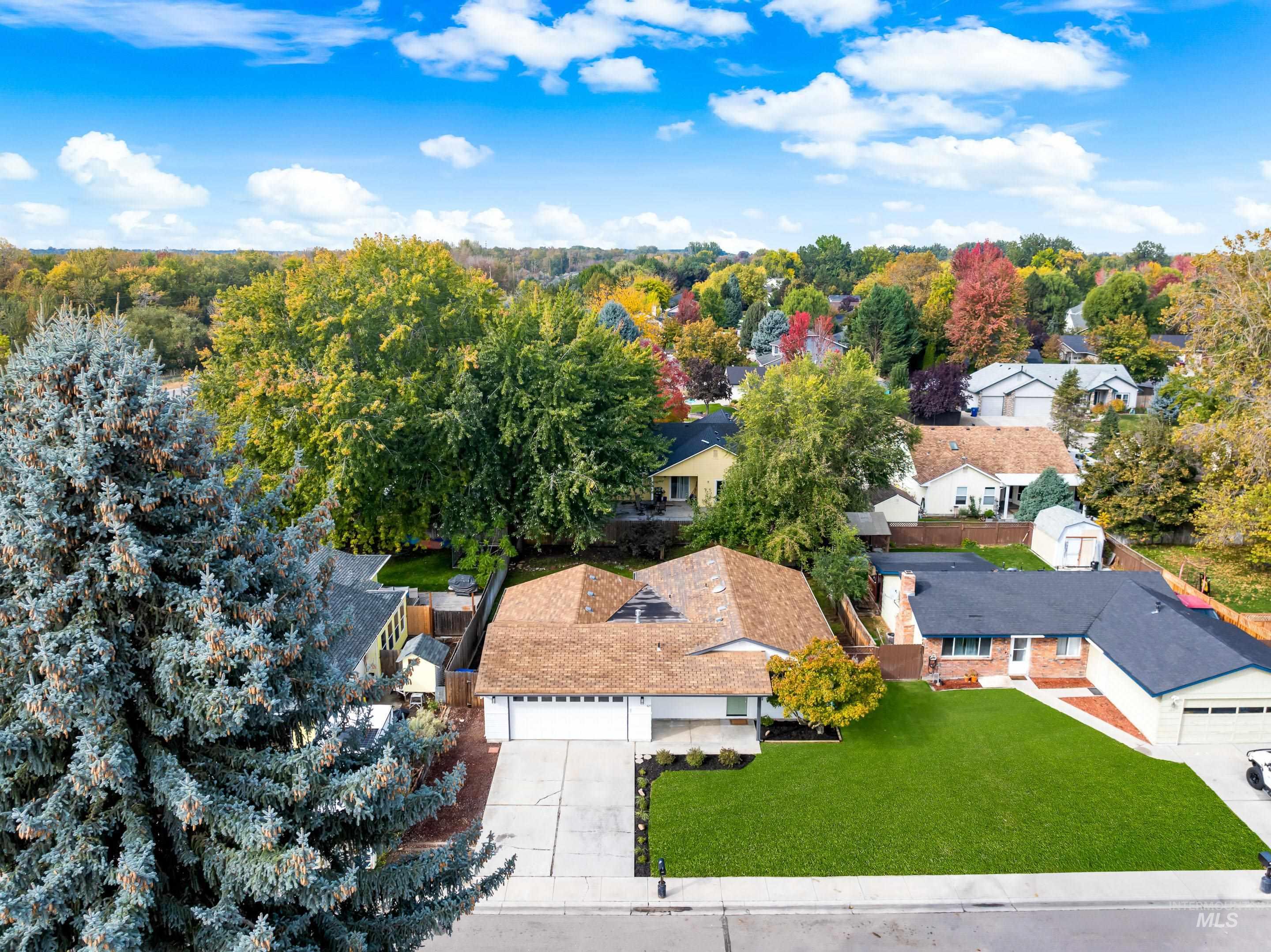 323 S Harlan Pl, Eagle, Idaho 83616, 3 Bedrooms, 2 Bathrooms, Residential For Sale, Price $465,000,MLS 98964996