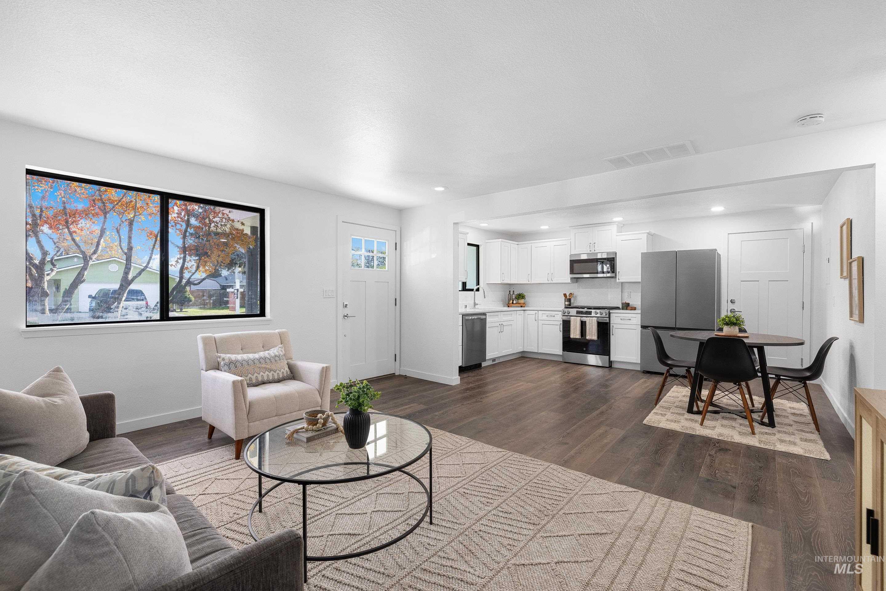 323 S Harlan Pl, Eagle, Idaho 83616, 3 Bedrooms, 2 Bathrooms, Residential For Sale, Price $465,000,MLS 98964996