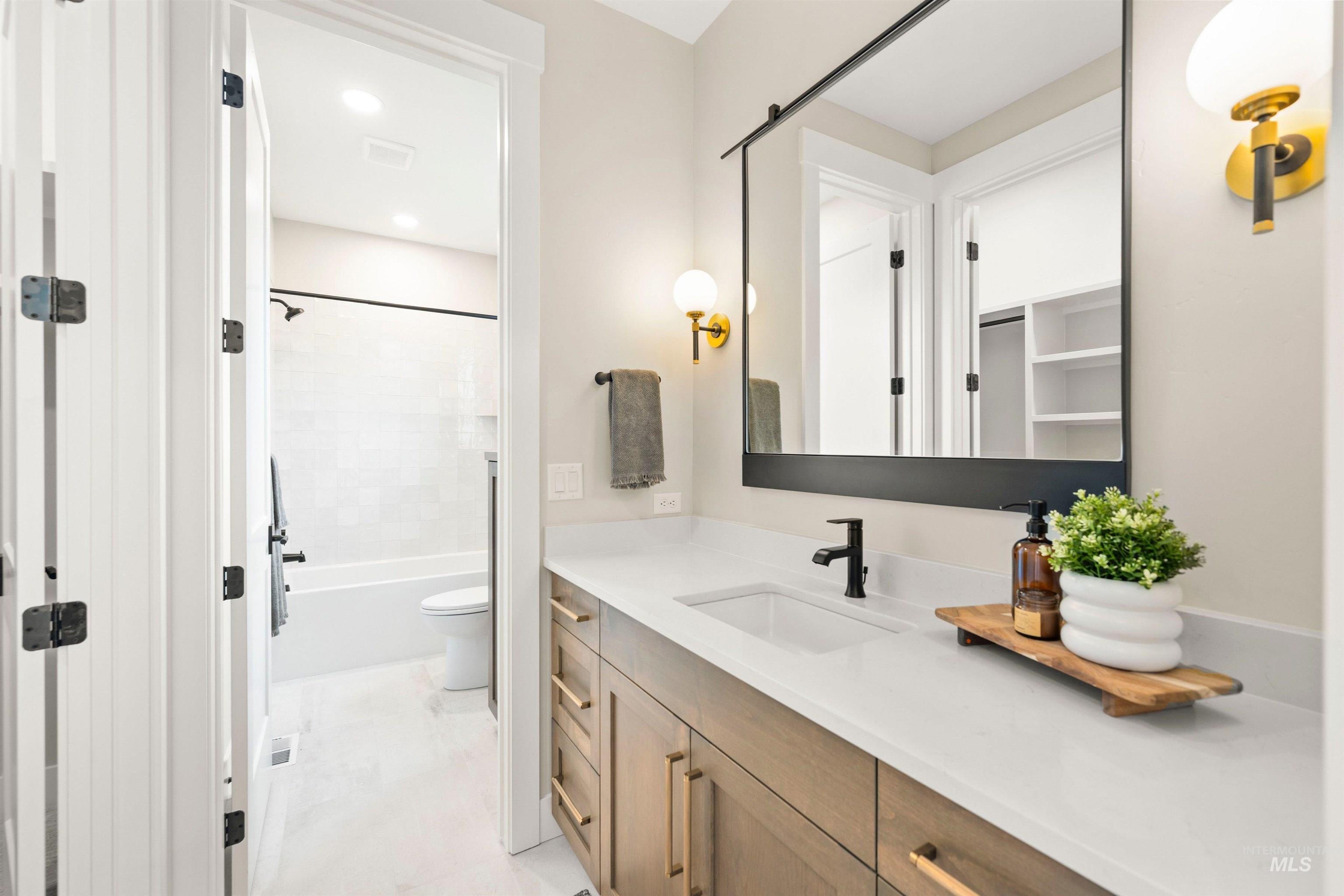 3631 N Harvest Moon Way, Eagle, Idaho 83616, 4 Bedrooms, 4.5 Bathrooms, Residential For Sale, Price $1,985,500, 98965003