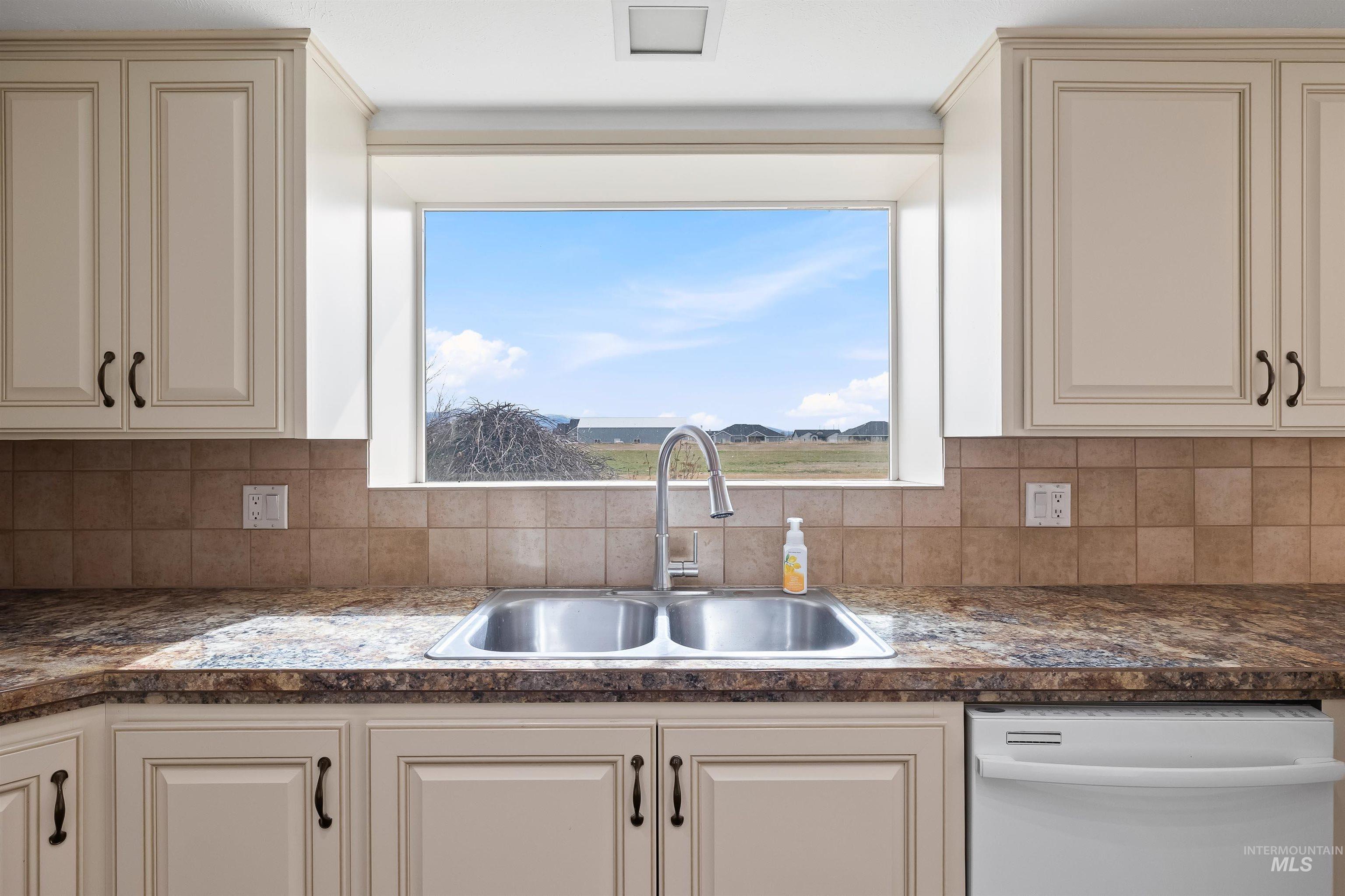 415 W 300 S, Heyburn, Idaho 83336, 4 Bedrooms, 2.5 Bathrooms, Residential For Sale, Price $595,000, 98965040