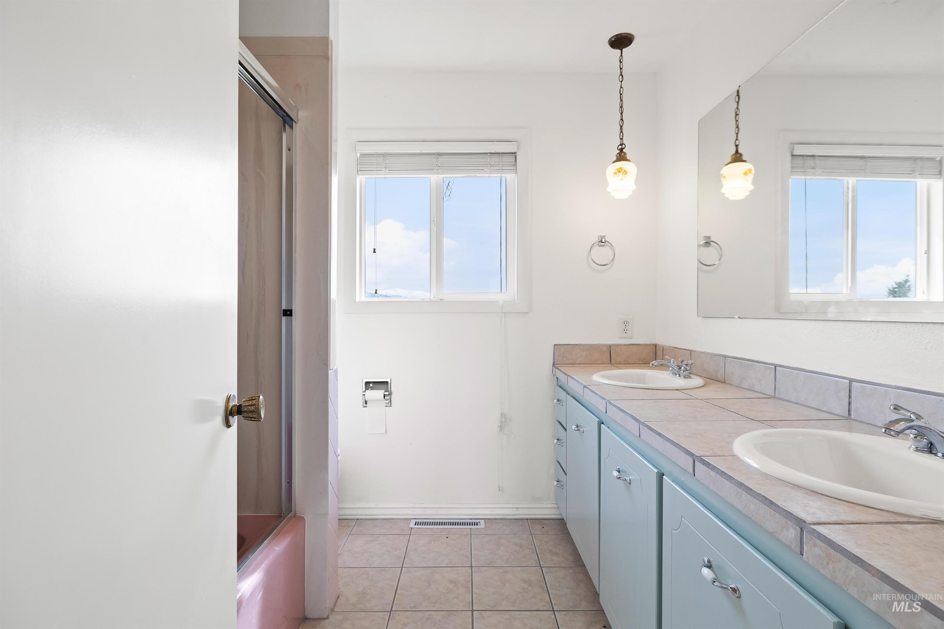 415 W 300 S, Heyburn, Idaho 83336, 4 Bedrooms, 2.5 Bathrooms, Residential For Sale, Price $595,000, 98965040