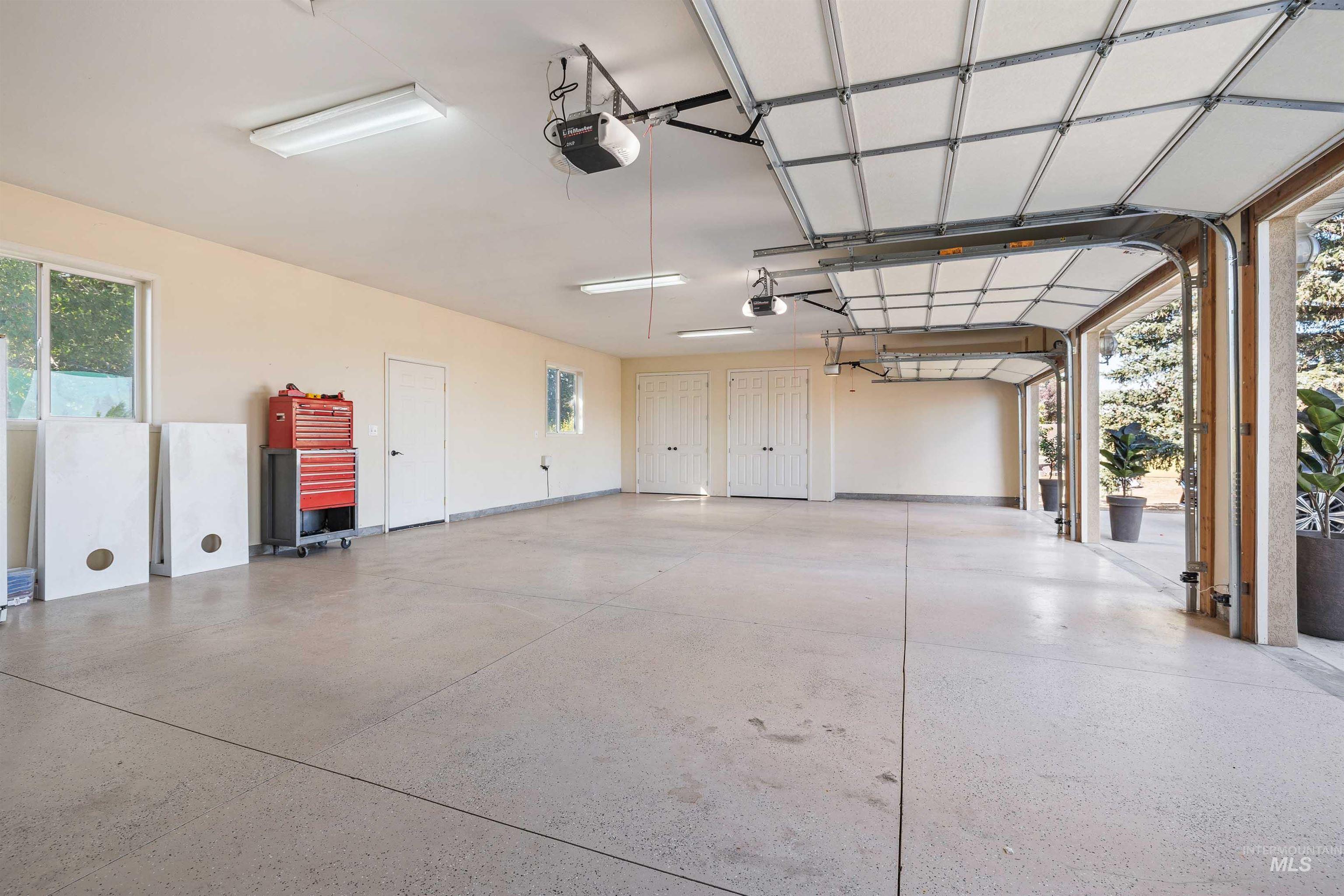 415 W 300 S, Heyburn, Idaho 83336, 4 Bedrooms, 2.5 Bathrooms, Residential For Sale, Price $595,000, 98965040