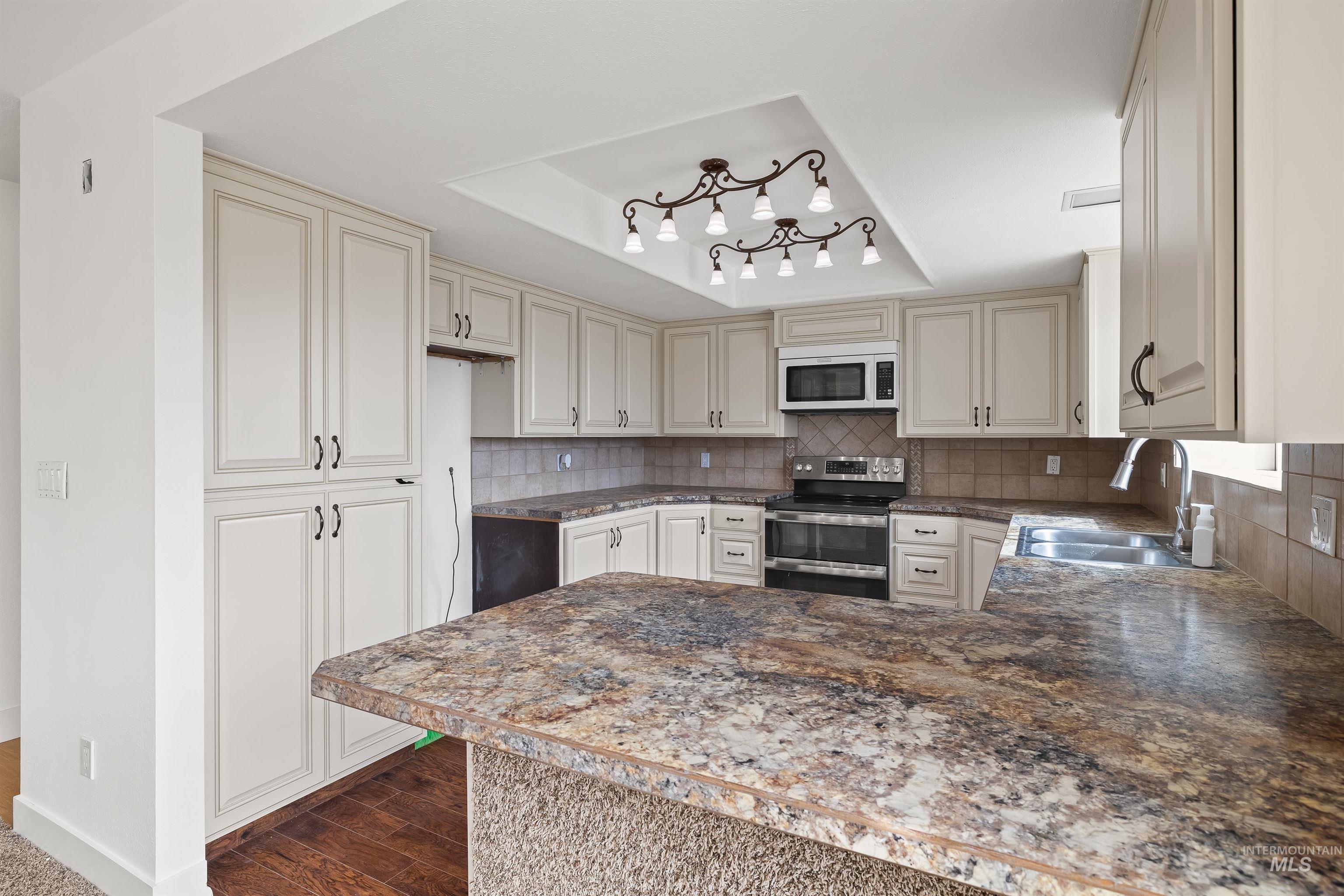 415 W 300 S, Heyburn, Idaho 83336, 4 Bedrooms, 2.5 Bathrooms, Residential For Sale, Price $595,000, 98965040