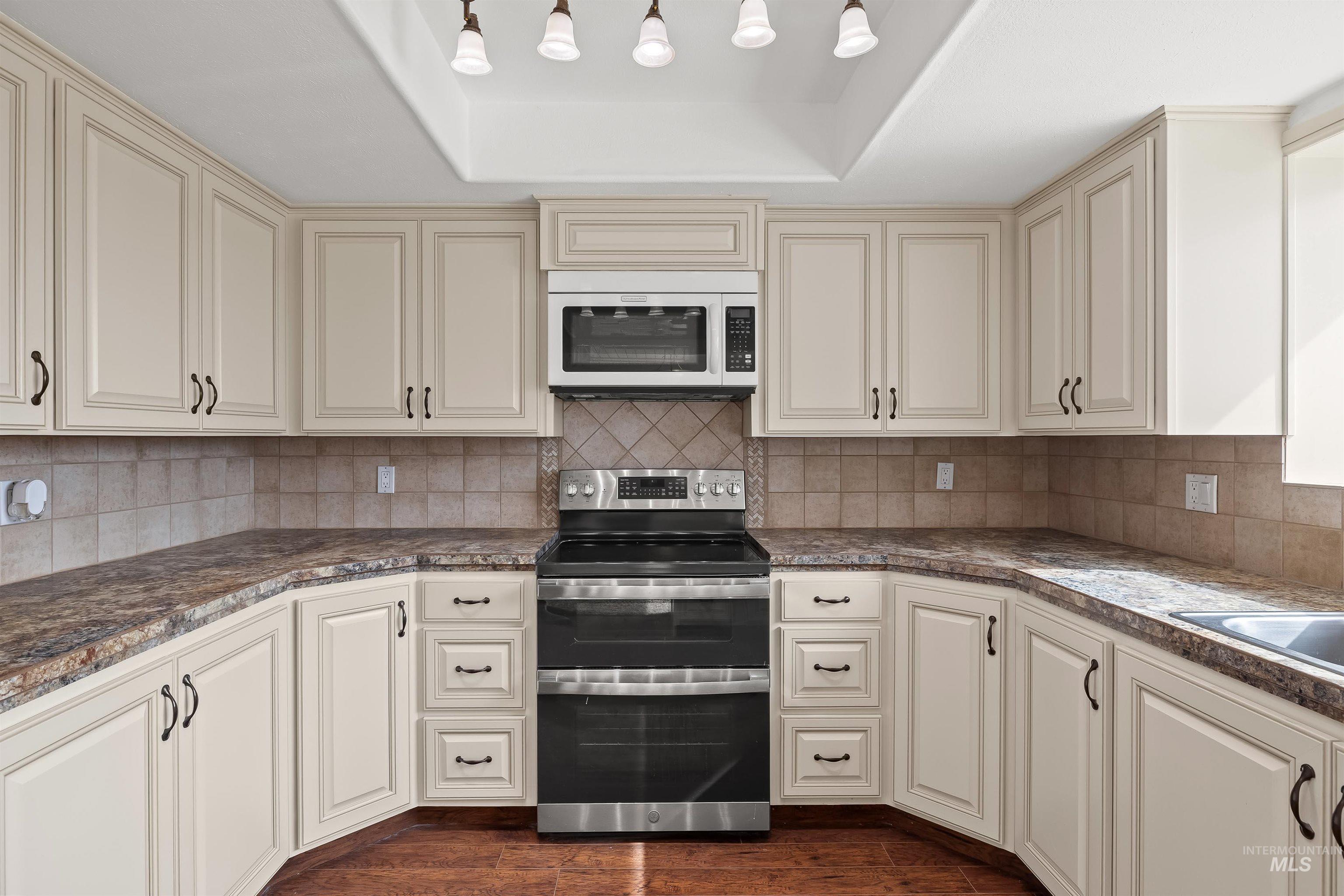 415 W 300 S, Heyburn, Idaho 83336, 4 Bedrooms, 2.5 Bathrooms, Residential For Sale, Price $595,000, 98965040