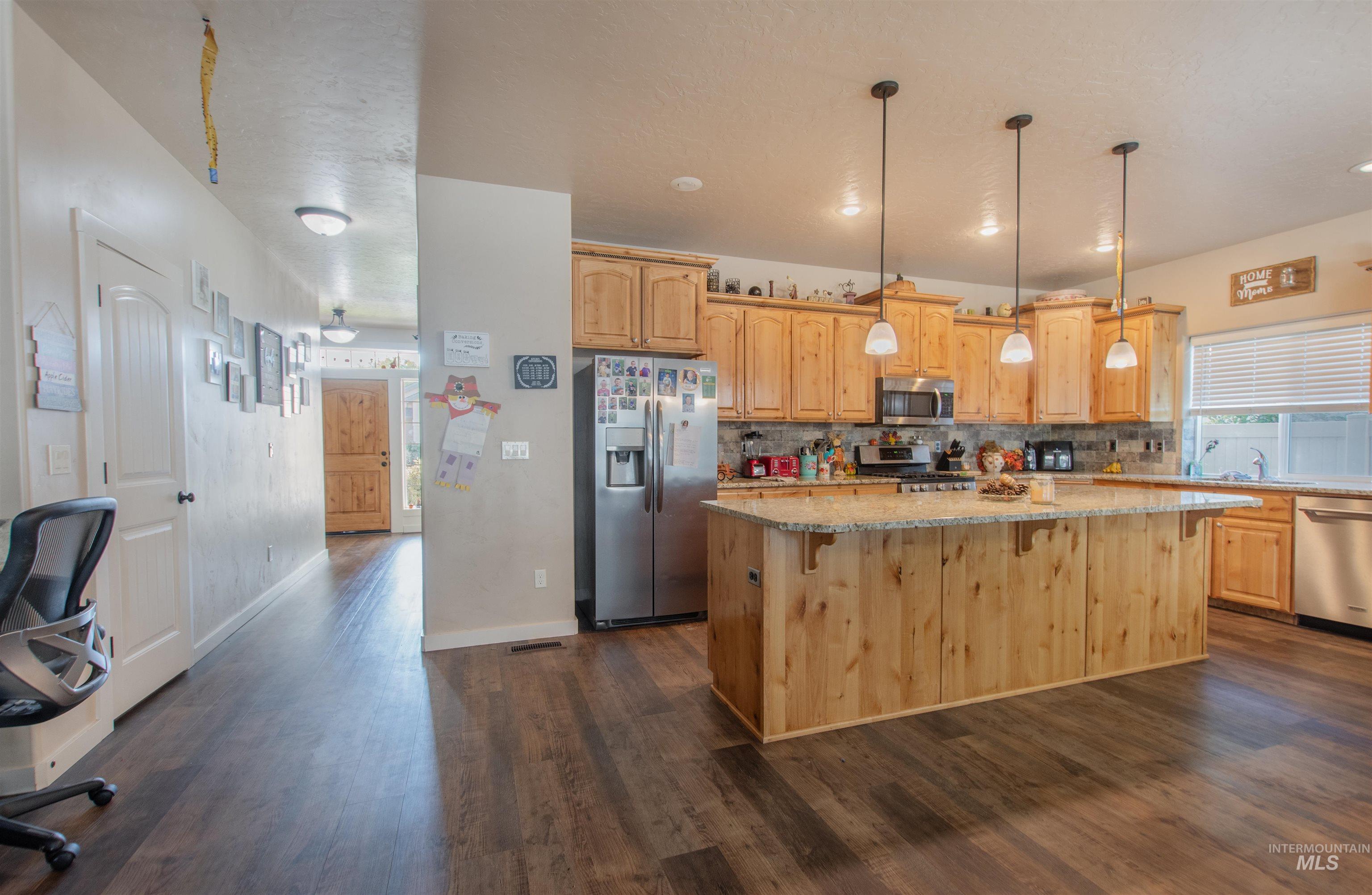 5010 S Lava Springs Loop, Nampa, Idaho 83686, 3 Bedrooms, 2 Bathrooms, Residential For Sale, Price $415,000, 98965046