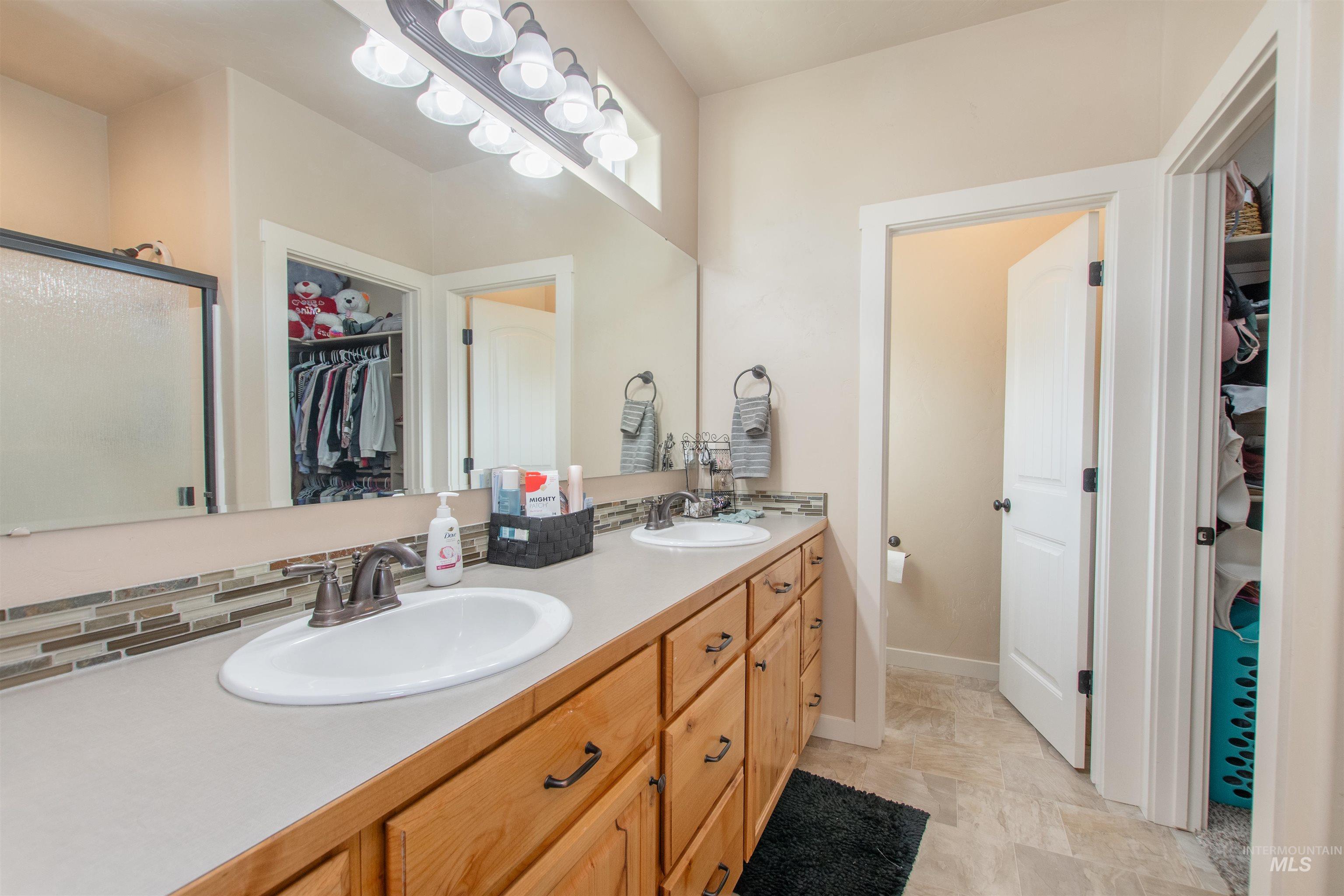 5010 S Lava Springs Loop, Nampa, Idaho 83686, 3 Bedrooms, 2 Bathrooms, Residential For Sale, Price $415,000, 98965046