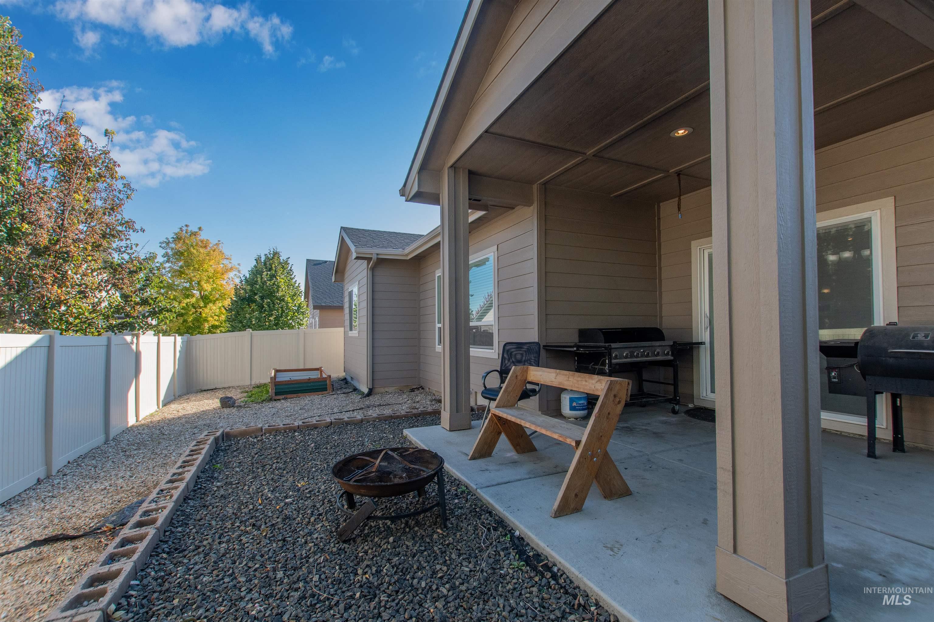 5010 S Lava Springs Loop, Nampa, Idaho 83686, 3 Bedrooms, 2 Bathrooms, Residential For Sale, Price $415,000, 98965046