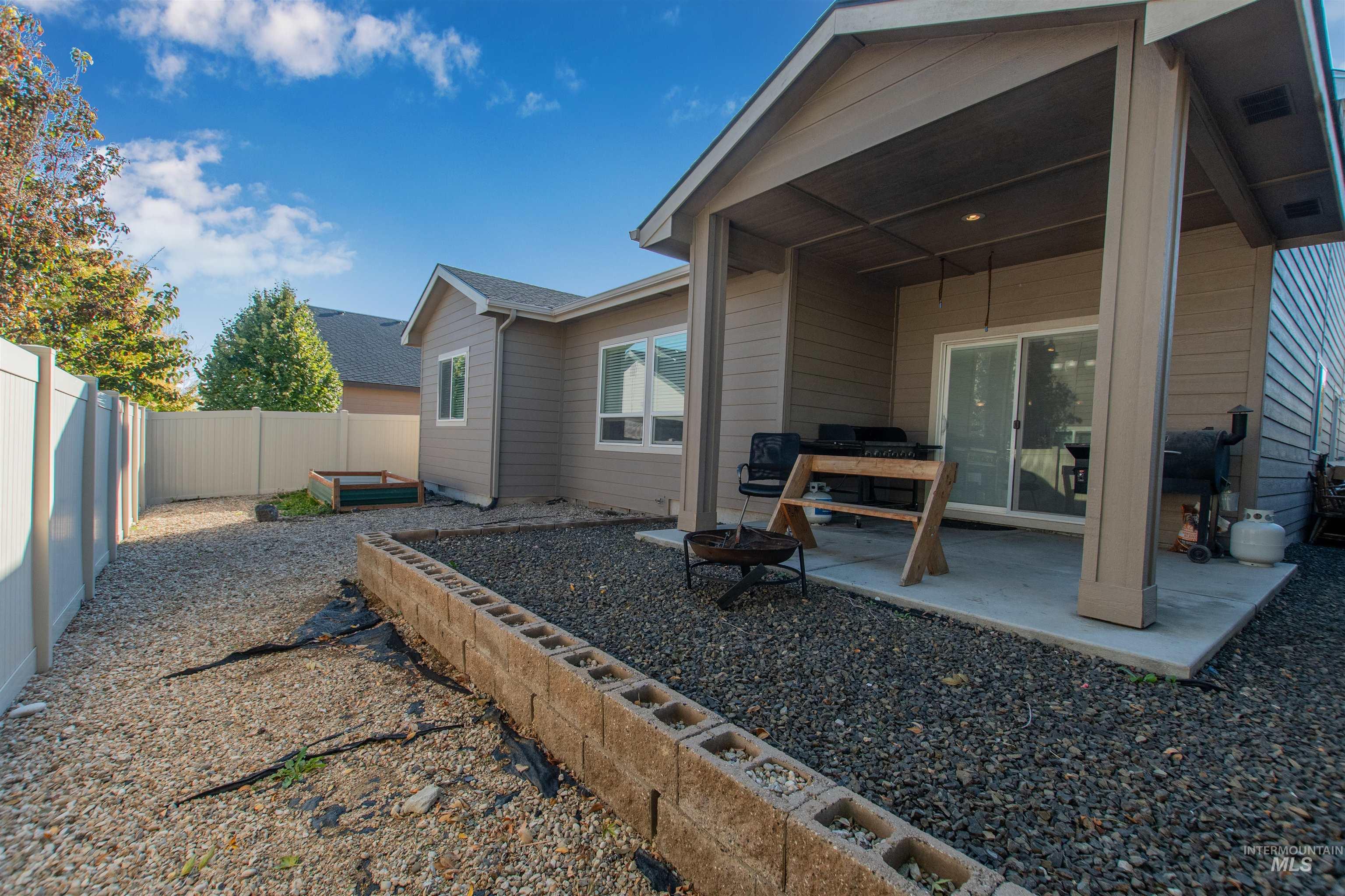 5010 S Lava Springs Loop, Nampa, Idaho 83686, 3 Bedrooms, 2 Bathrooms, Residential For Sale, Price $415,000, 98965046